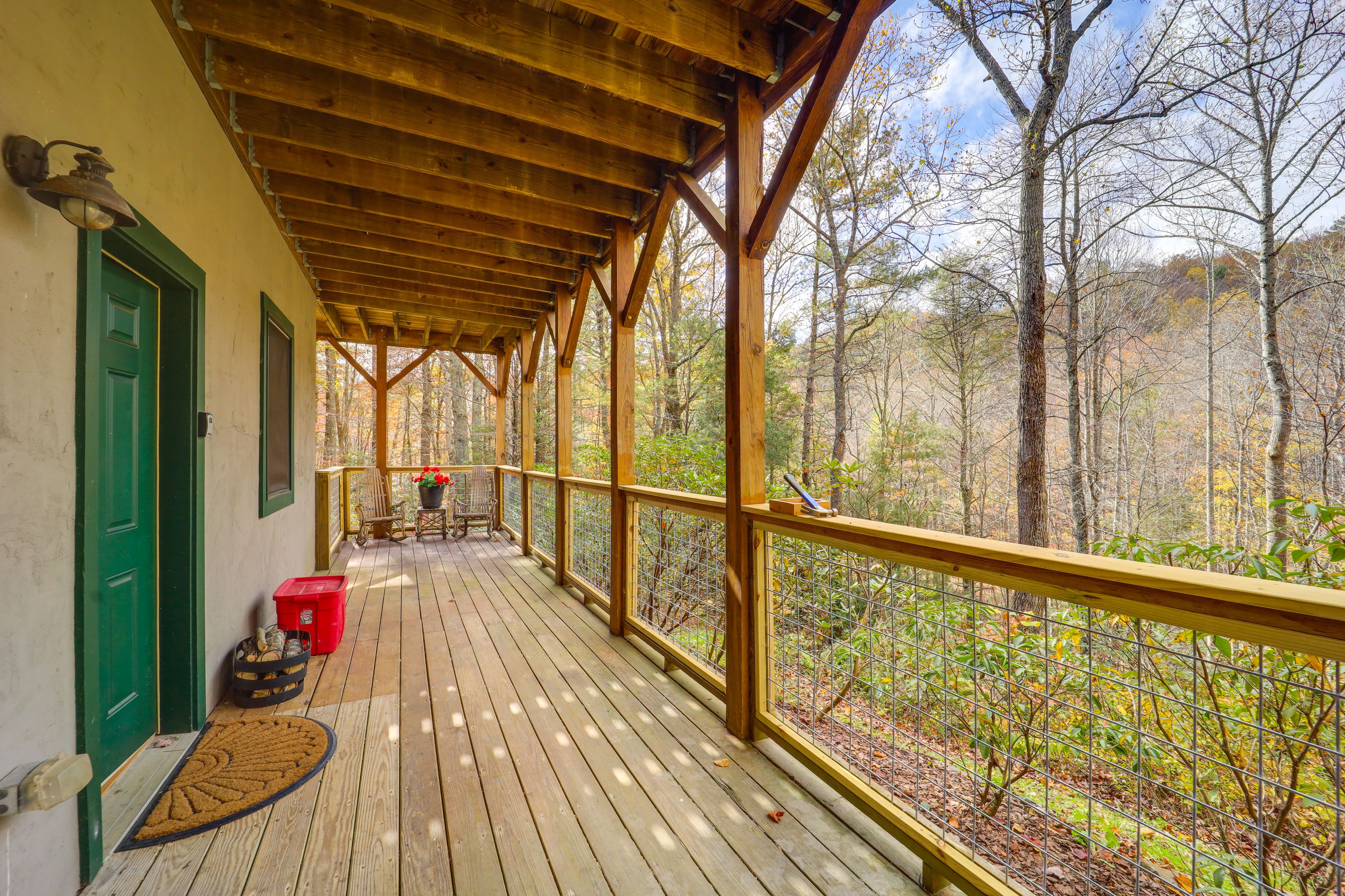 Lower Deck | Outdoor Seating