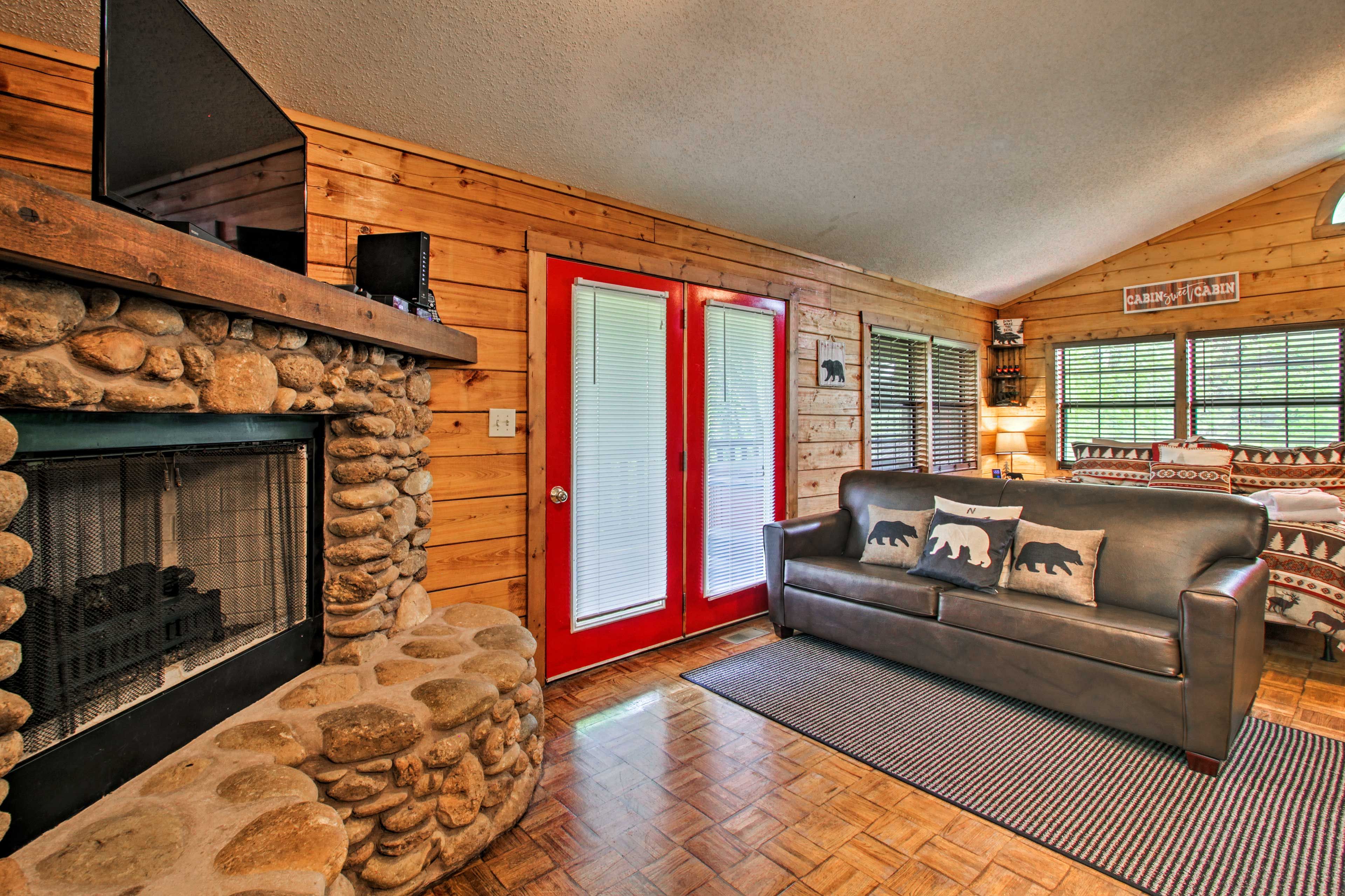 Studio Interior | Fireplace | Free WiFi | Sleeper Sofa