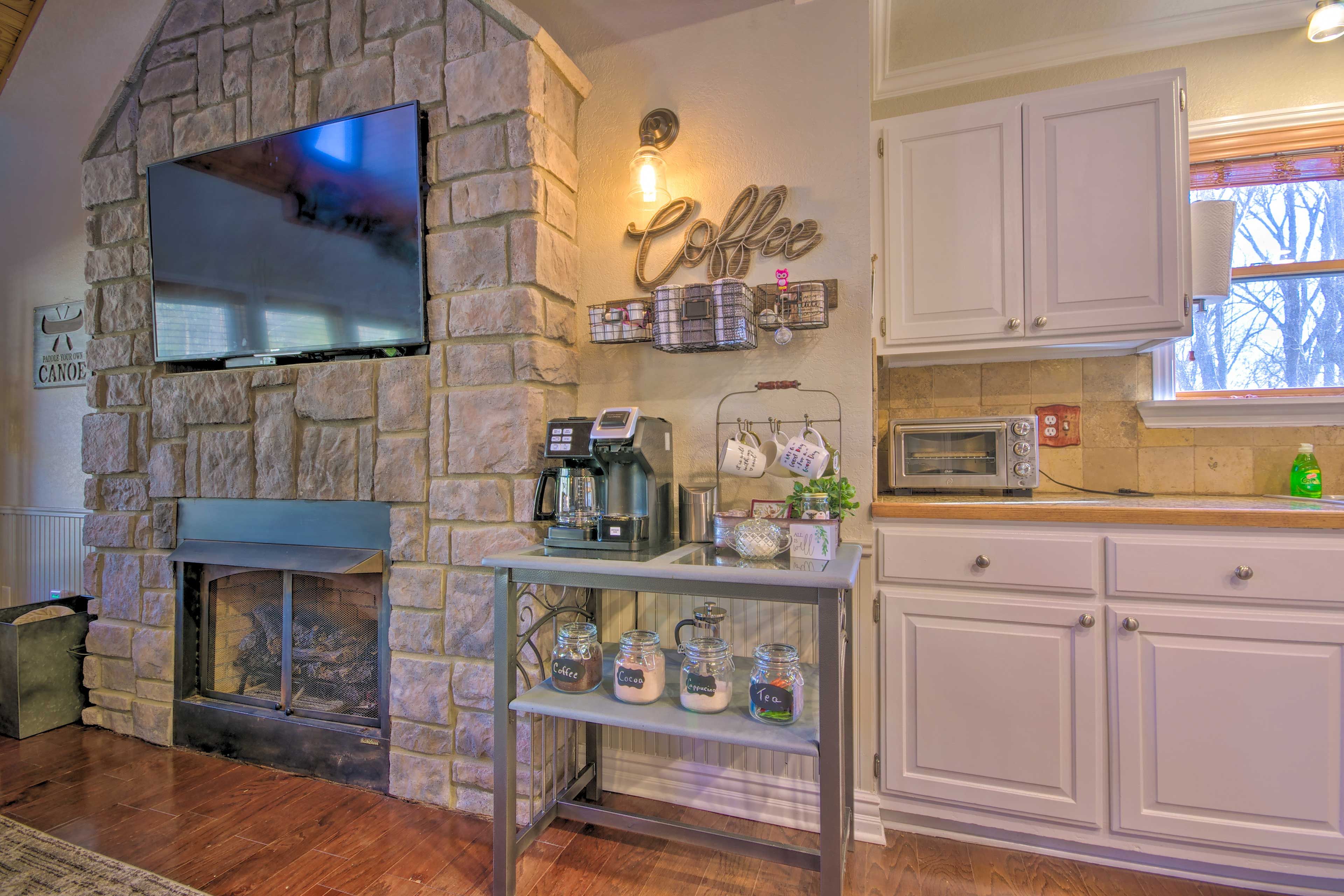 Fully Equipped Kitchen | Coffee Bar | Drip/Keurig Coffee Maker