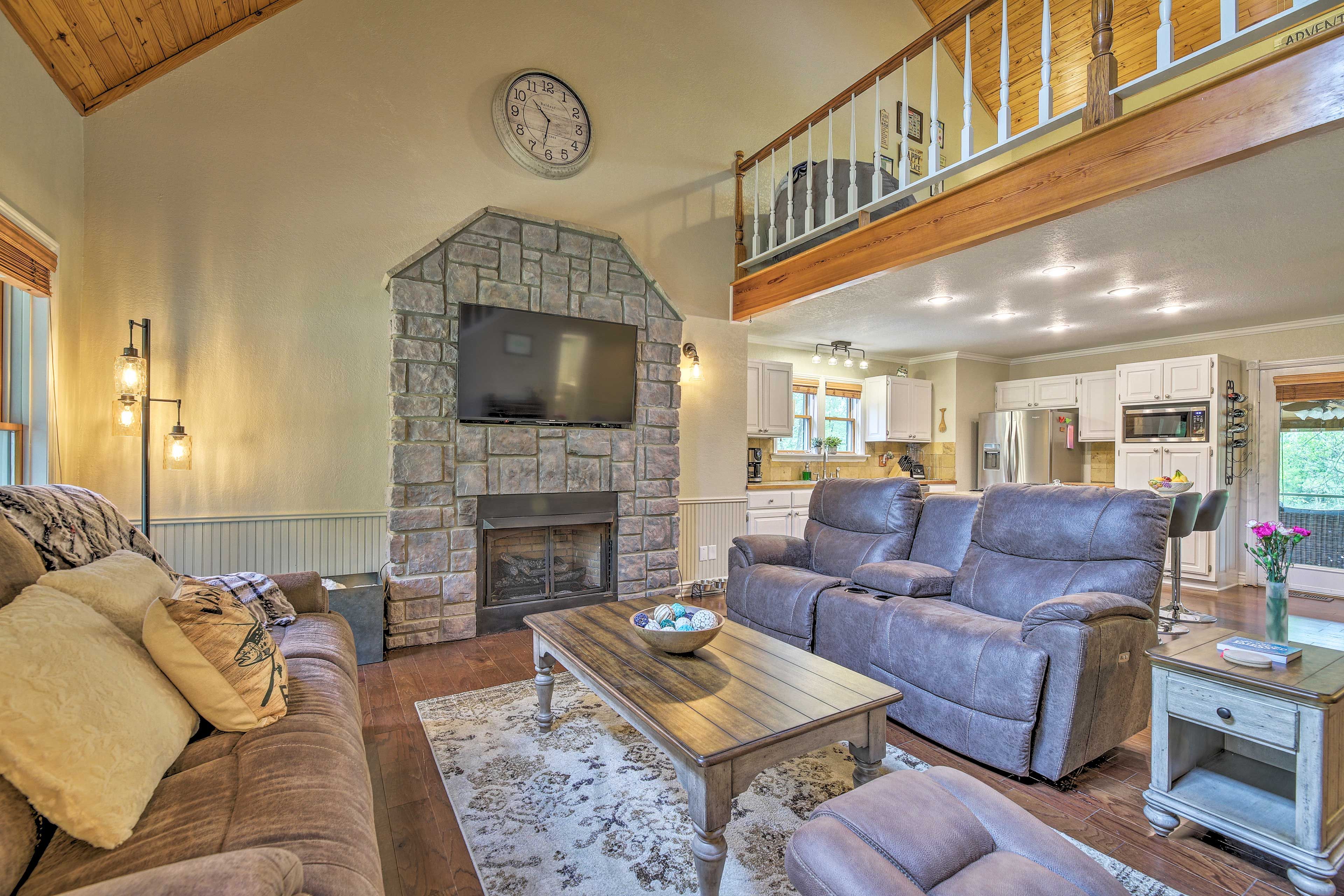 Living Room | Gas Fireplace