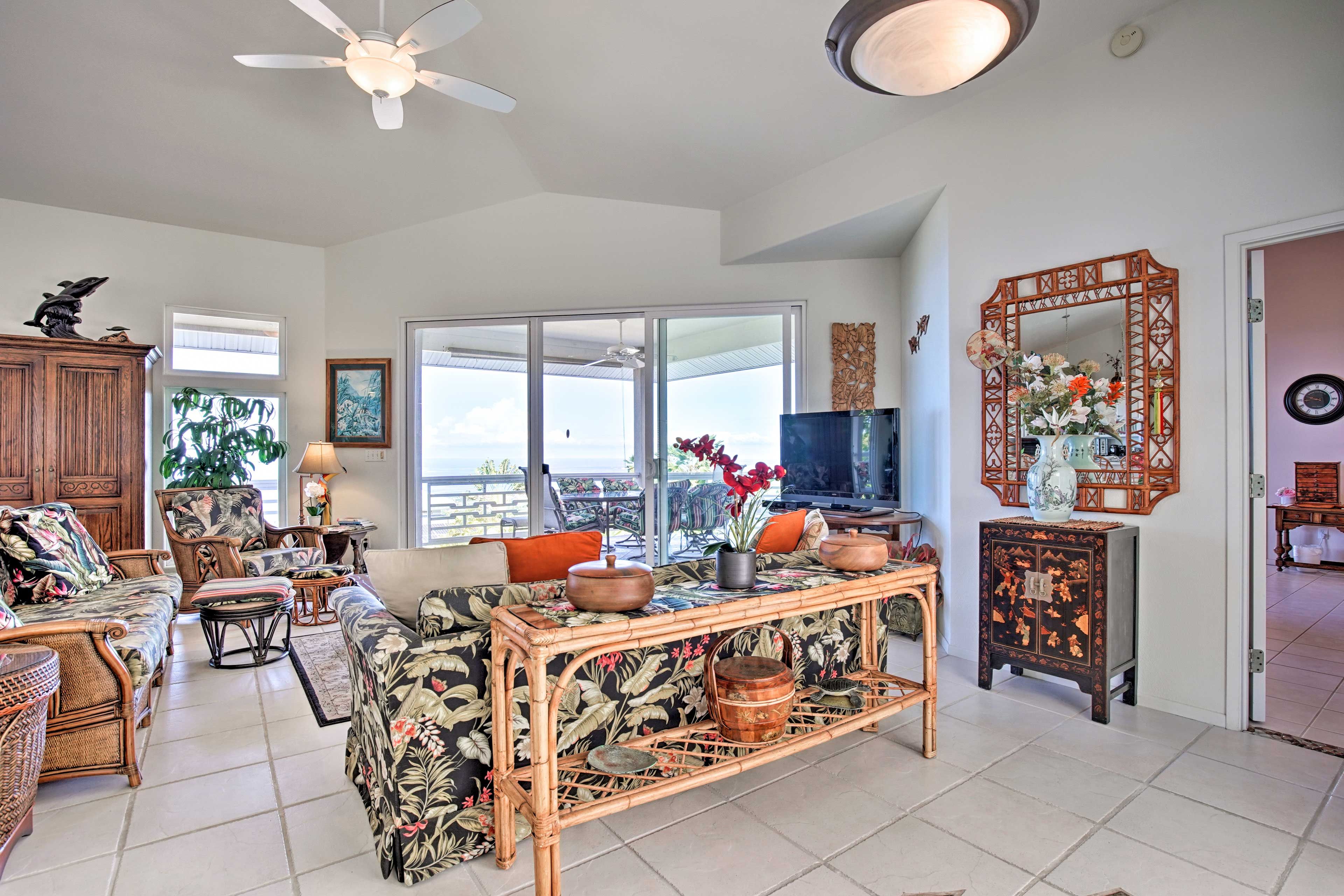You'll love the festive Hawaiian decor throughout the home.
