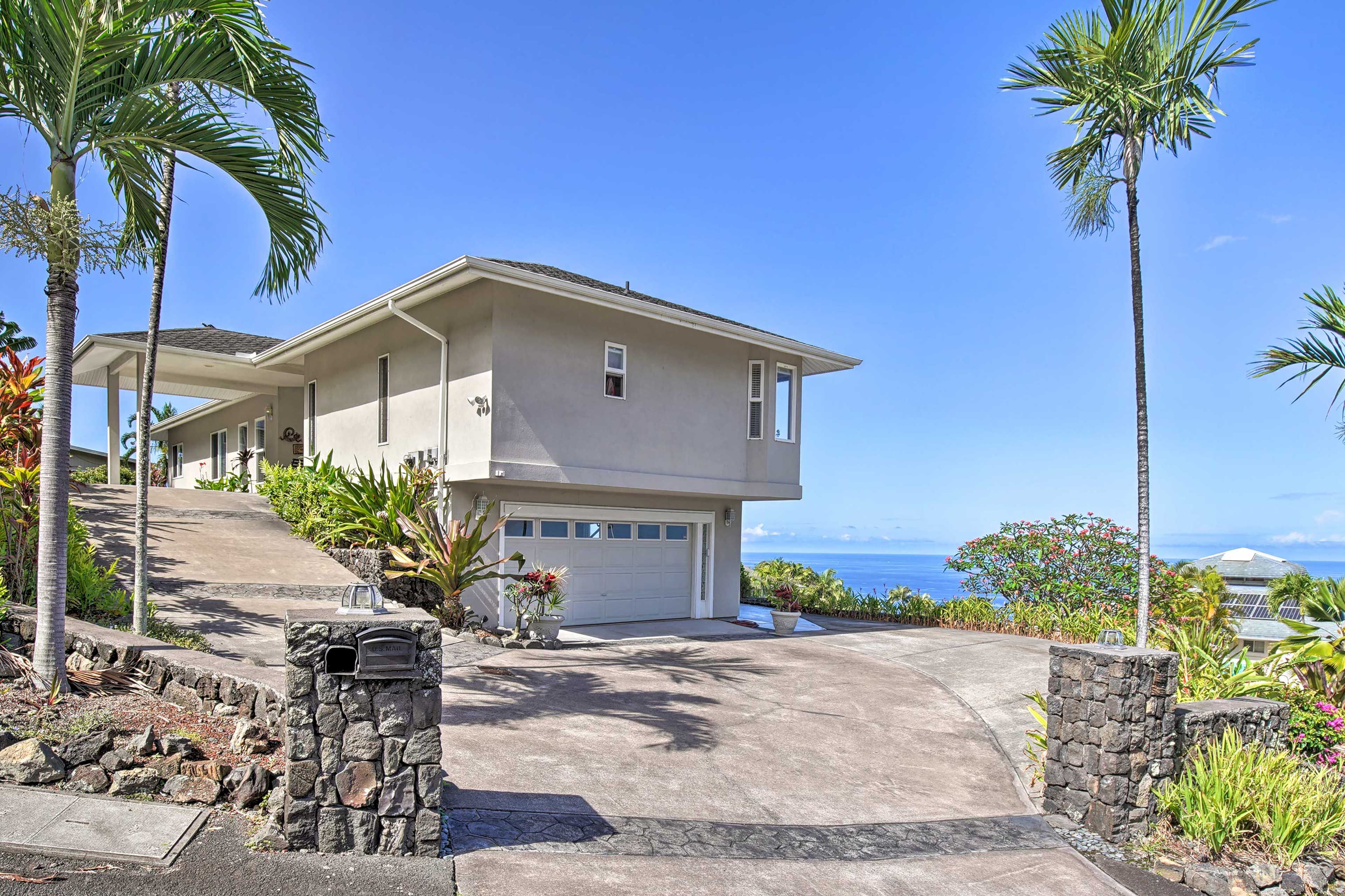 Say 'Aloha' to paradise at this 3-bed, 3-bath Kailua-Kona vacation rental home.