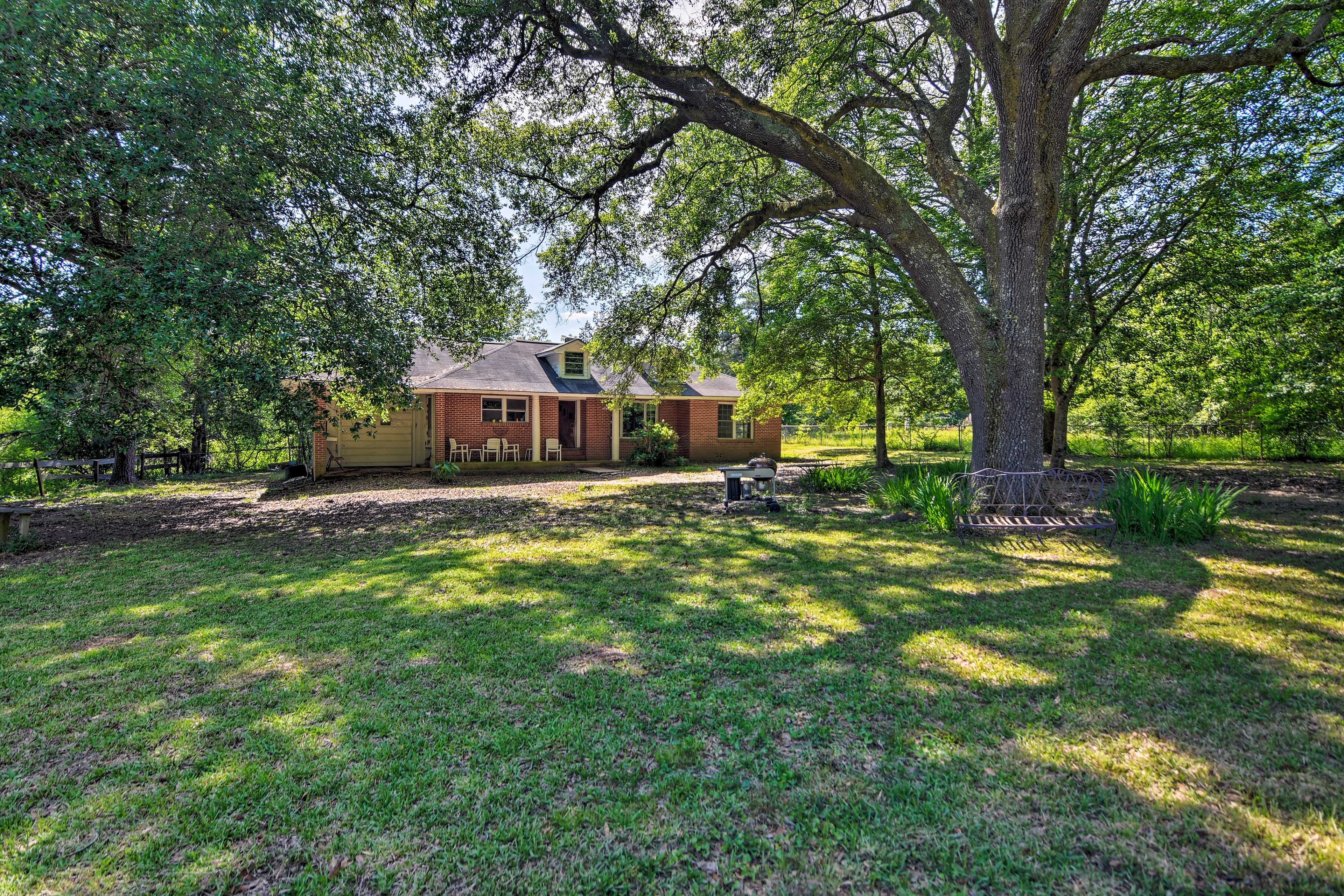 Clinton Vacation Rental | 3BR | 1BA | 2,500 Sq Ft | Stairs Required