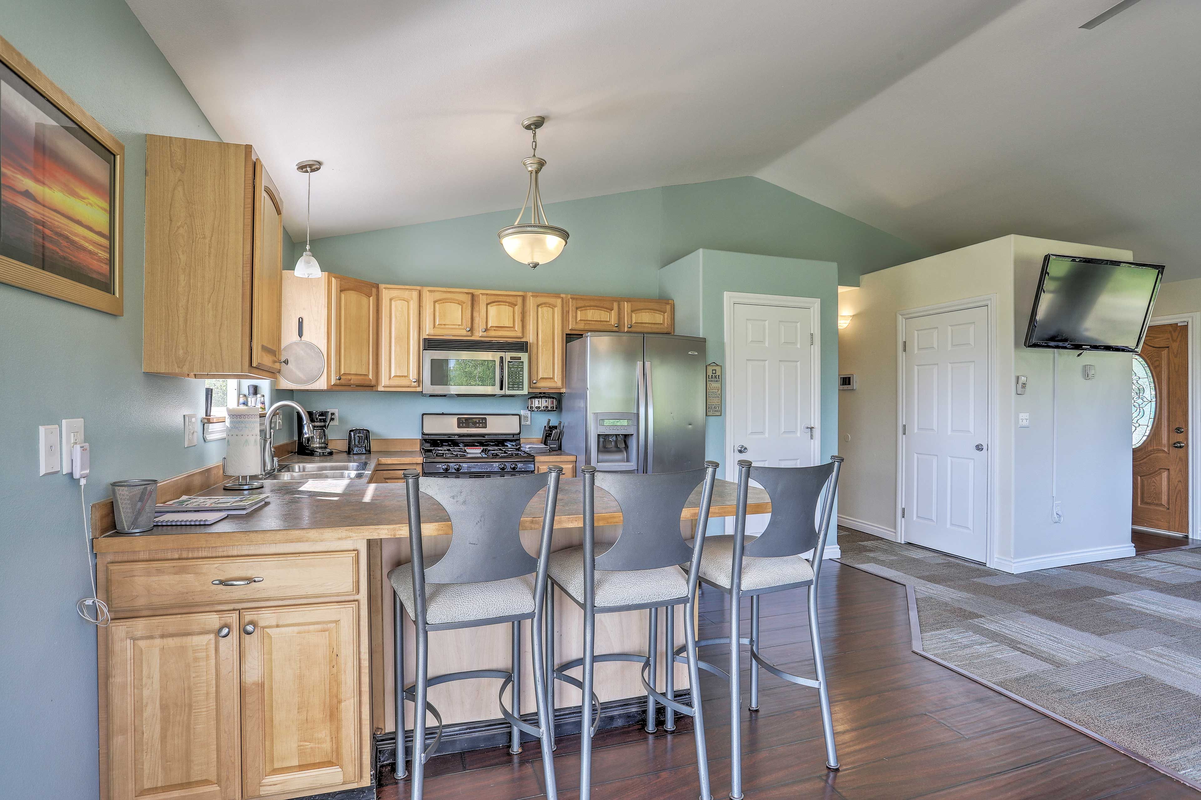 Find additional seating for 3 guests at the breakfast bar.