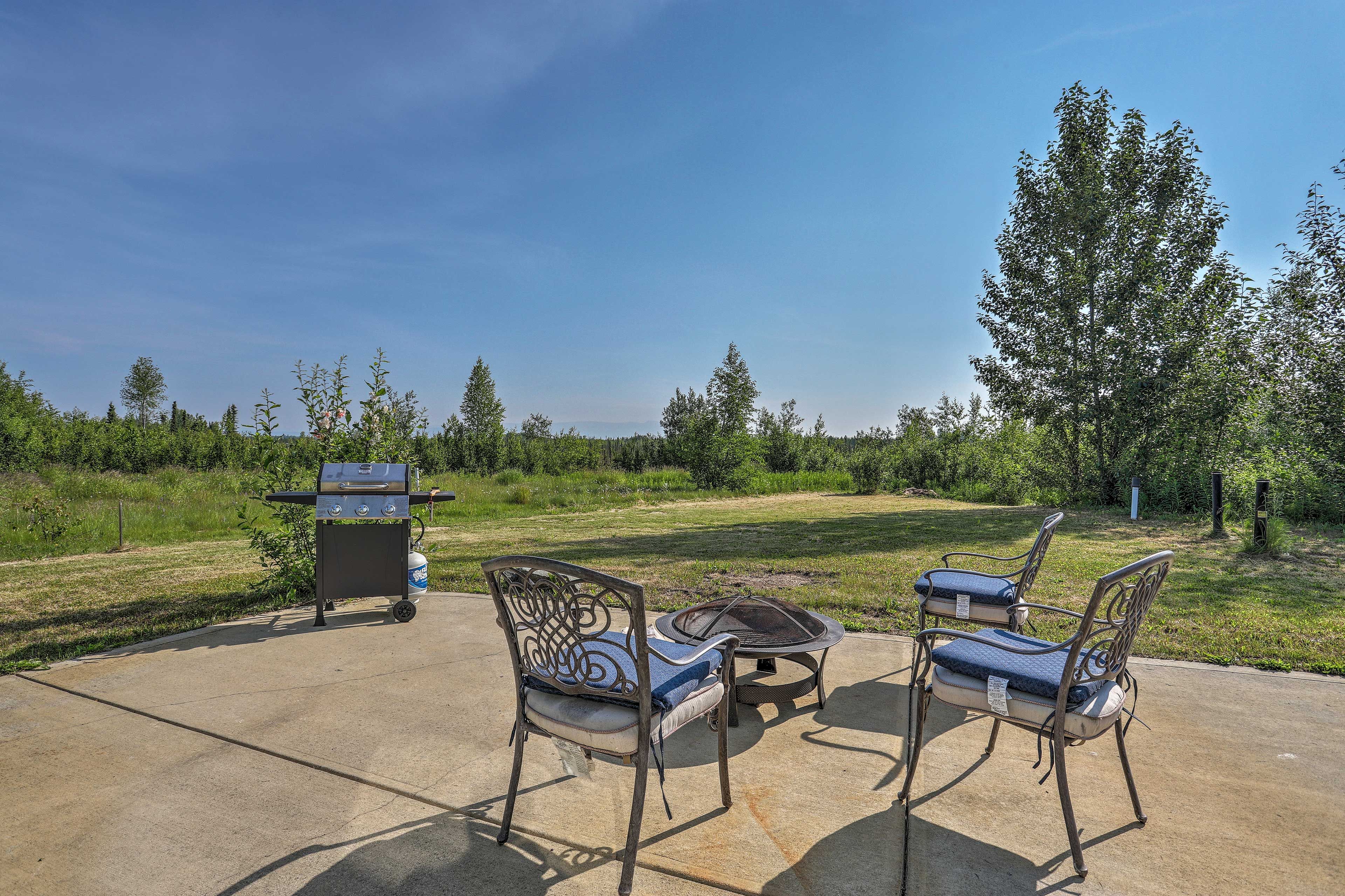 The 2-bedroom, 1-bathroom vacation rental is in the Big Lake Recreation Area.
