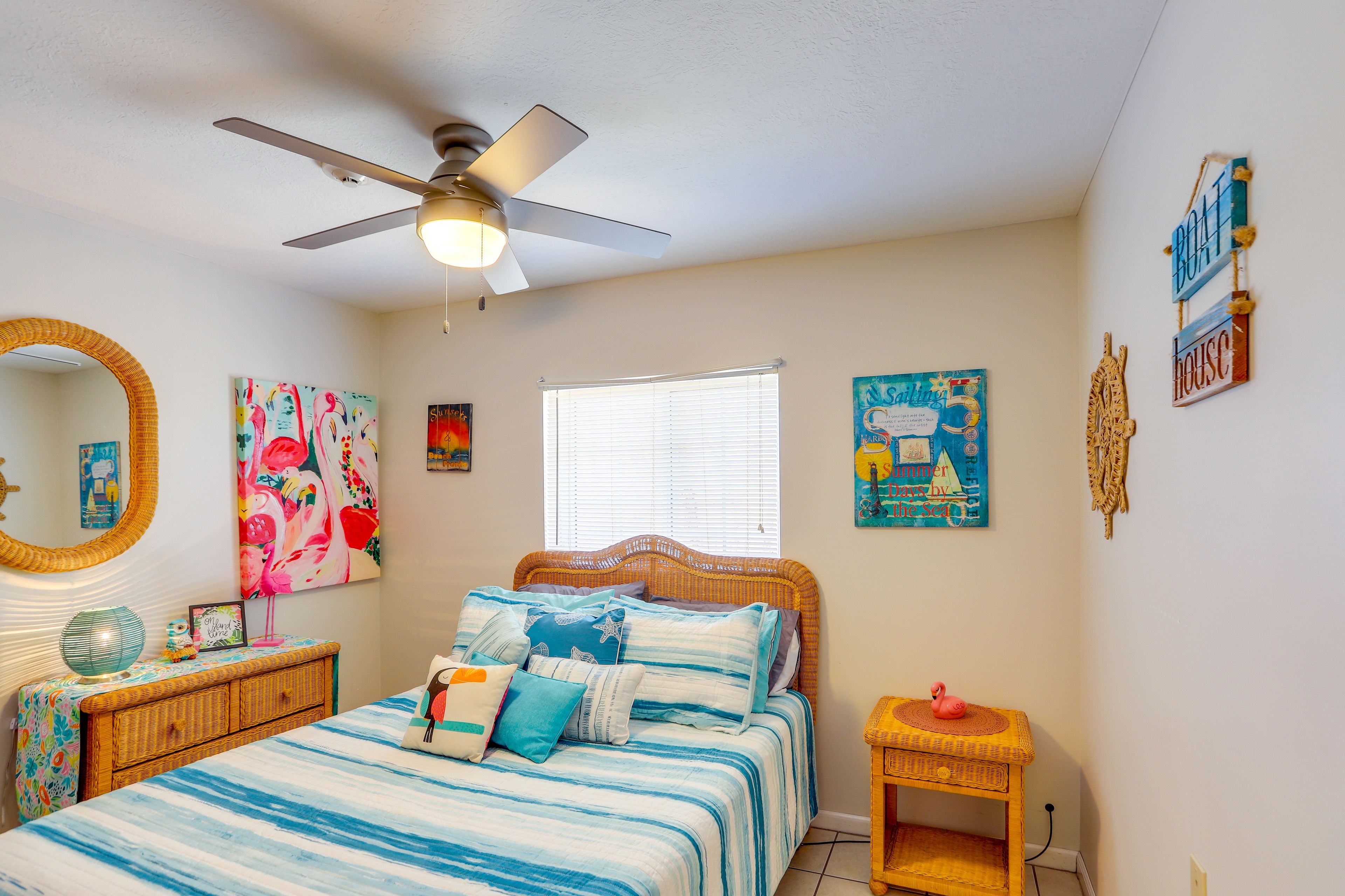 Bedroom | Queen Bed