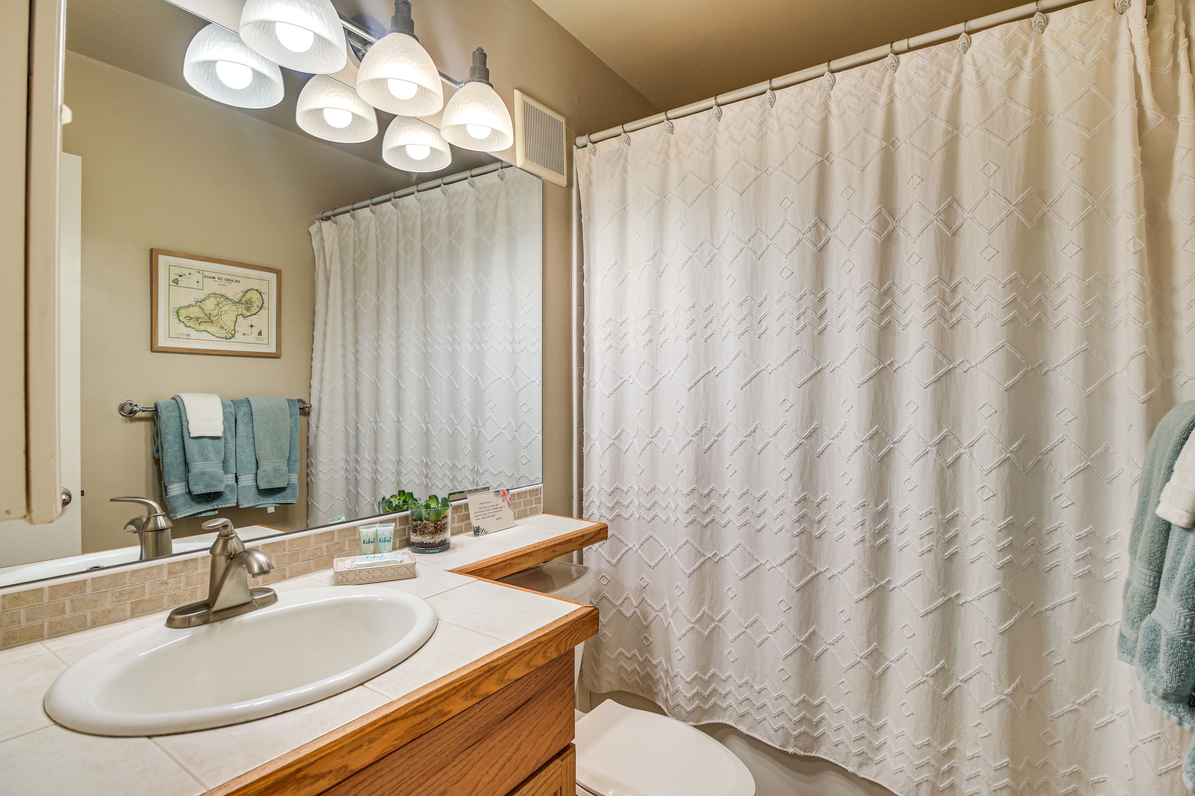 Full Bathroom | Towels & Linens Provided