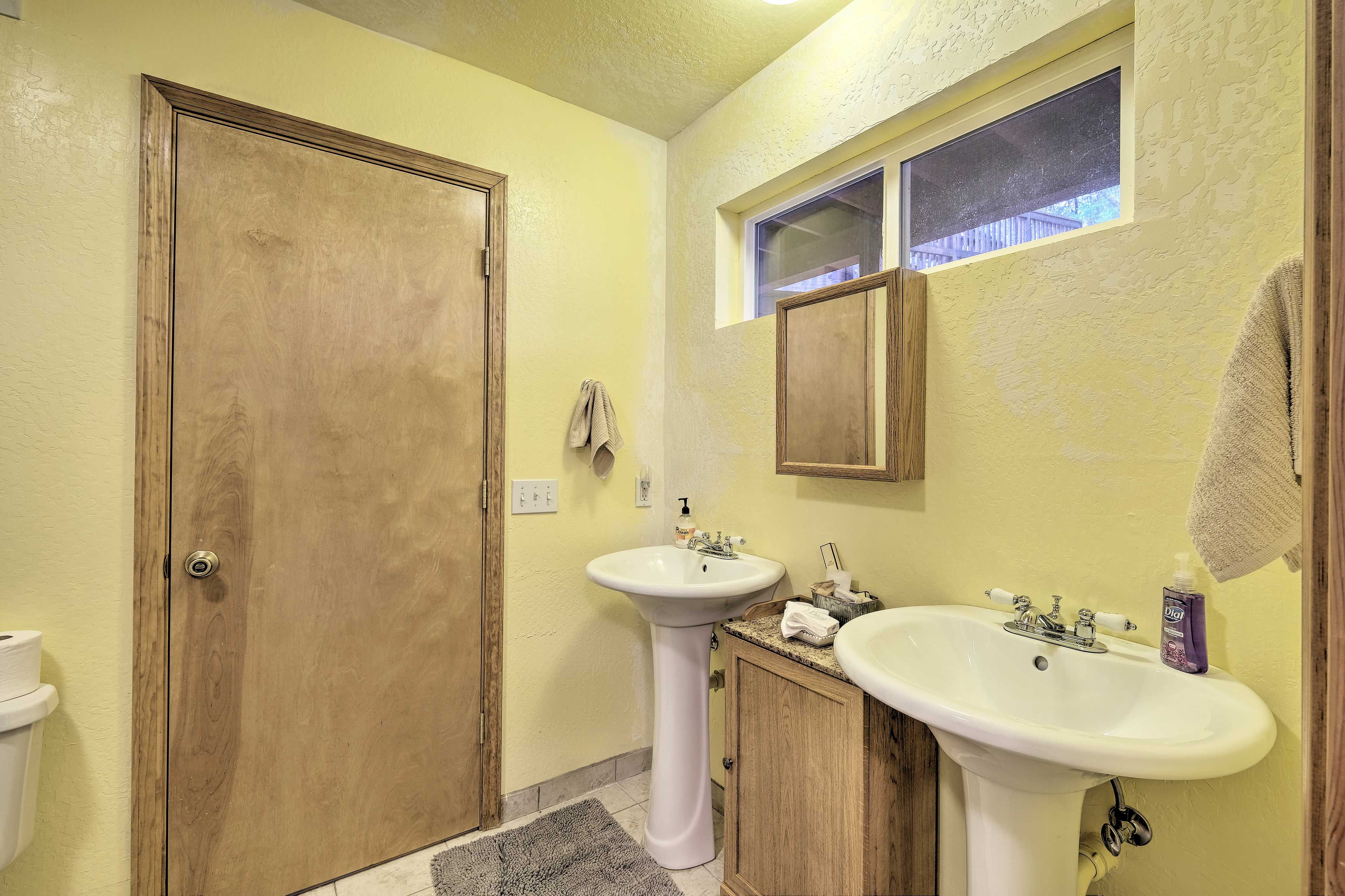 En-Suite Bathroom | Towels & Linens Provided
