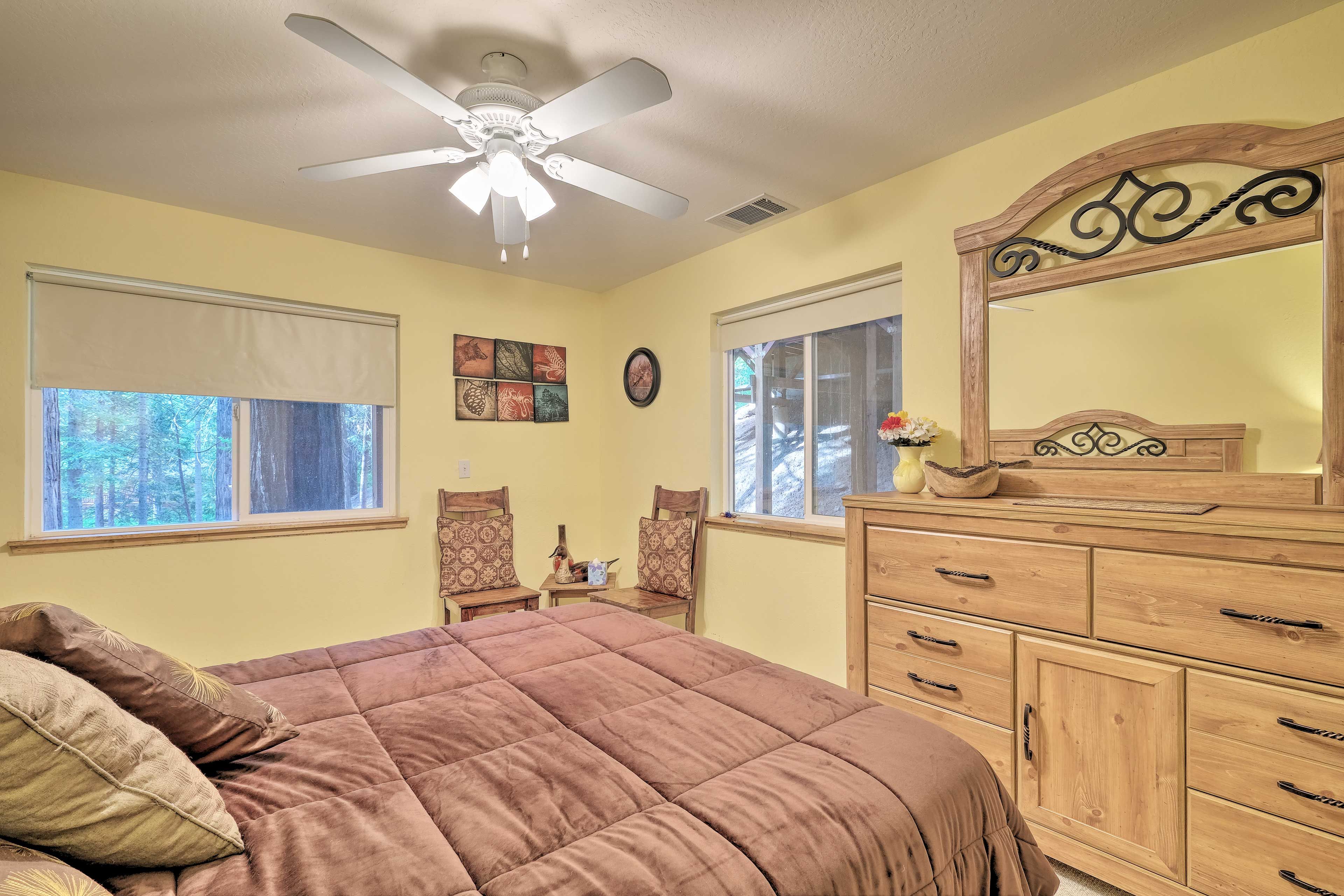 Bedroom 1 | Queen Bed | En-Suite Bathroom