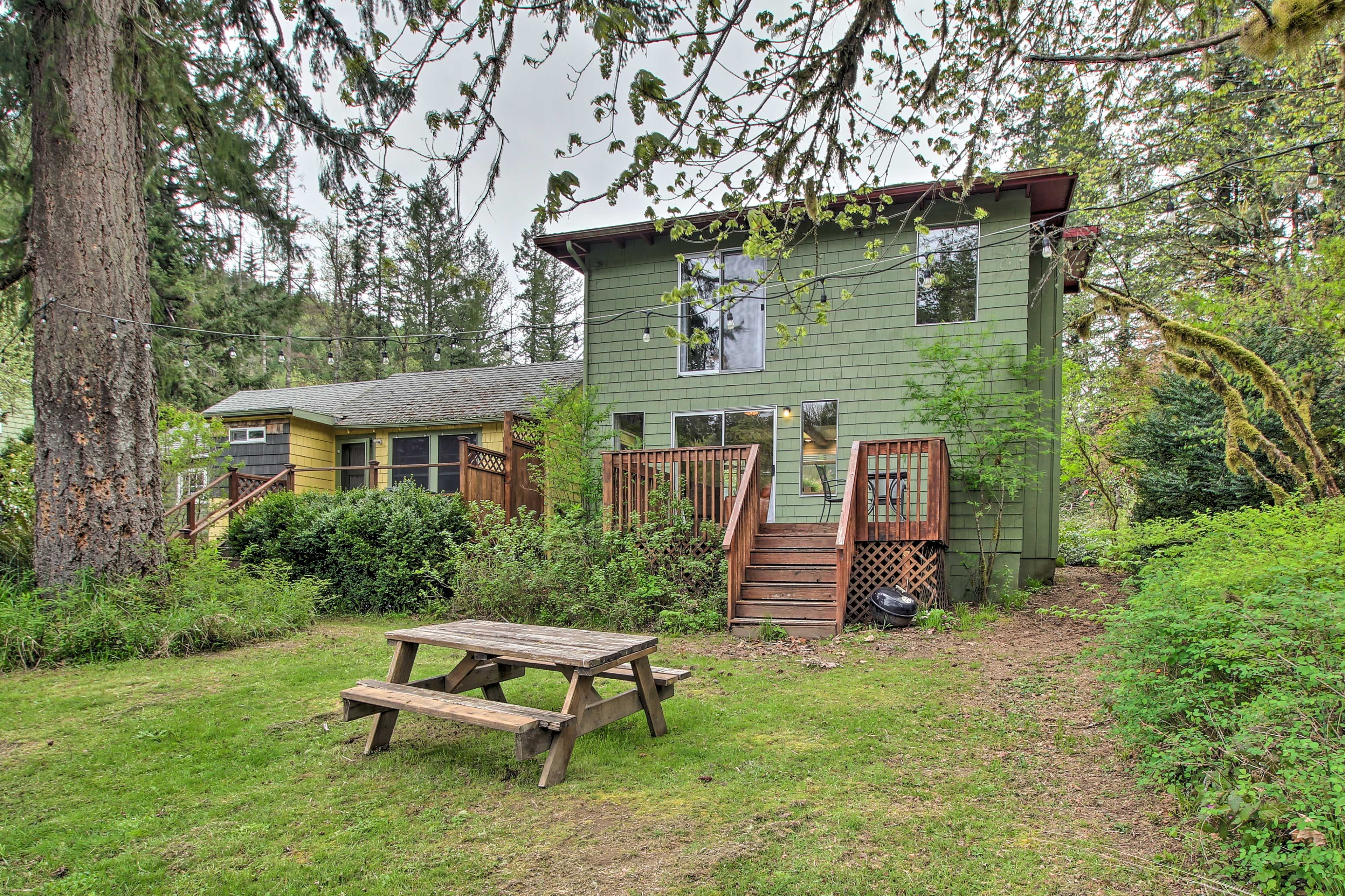 With 1 bedroom and 2.5 bathrooms, this cabin can accommodate 2 guests.