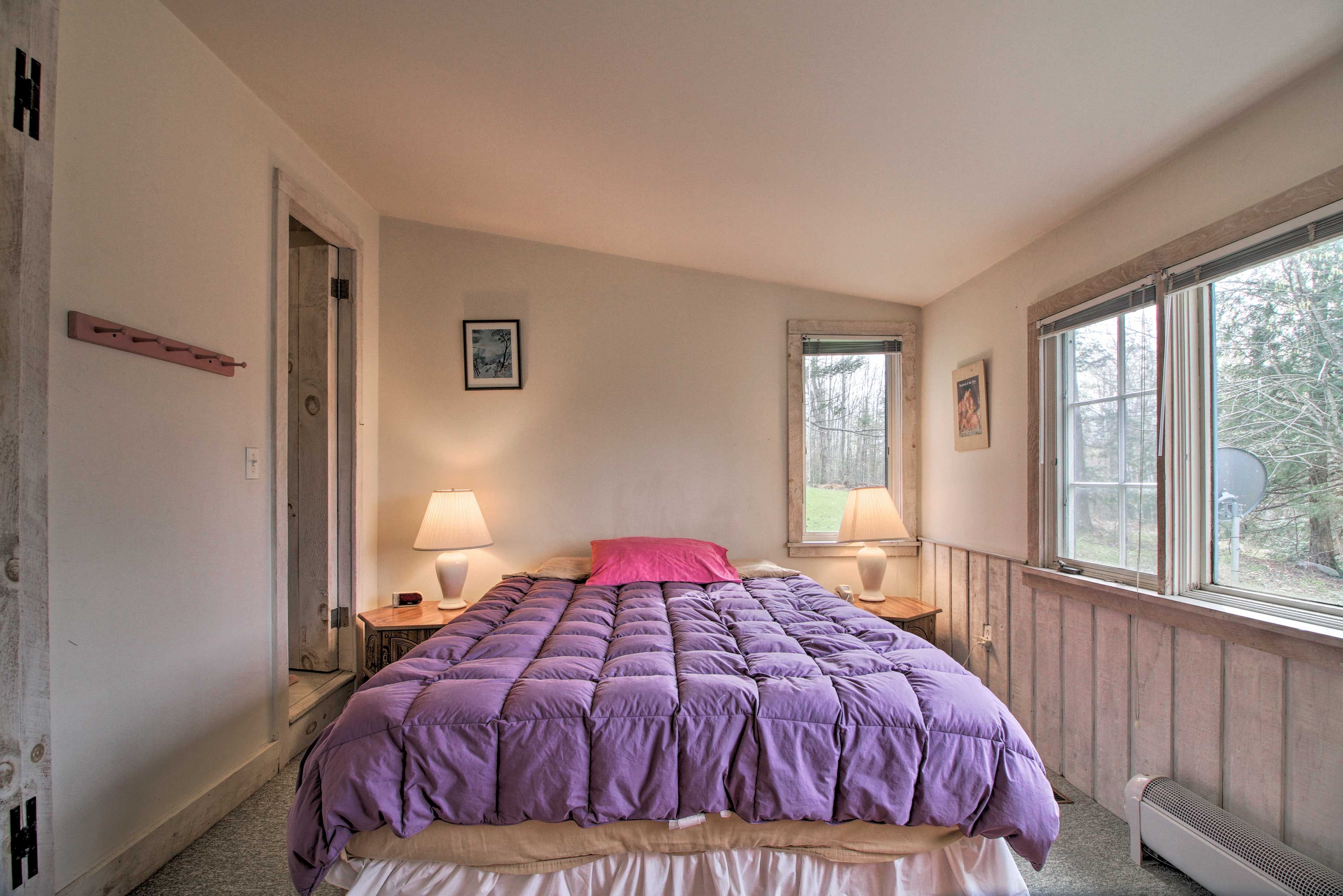The bedroom suite boasts a queen-sized bed for 2.