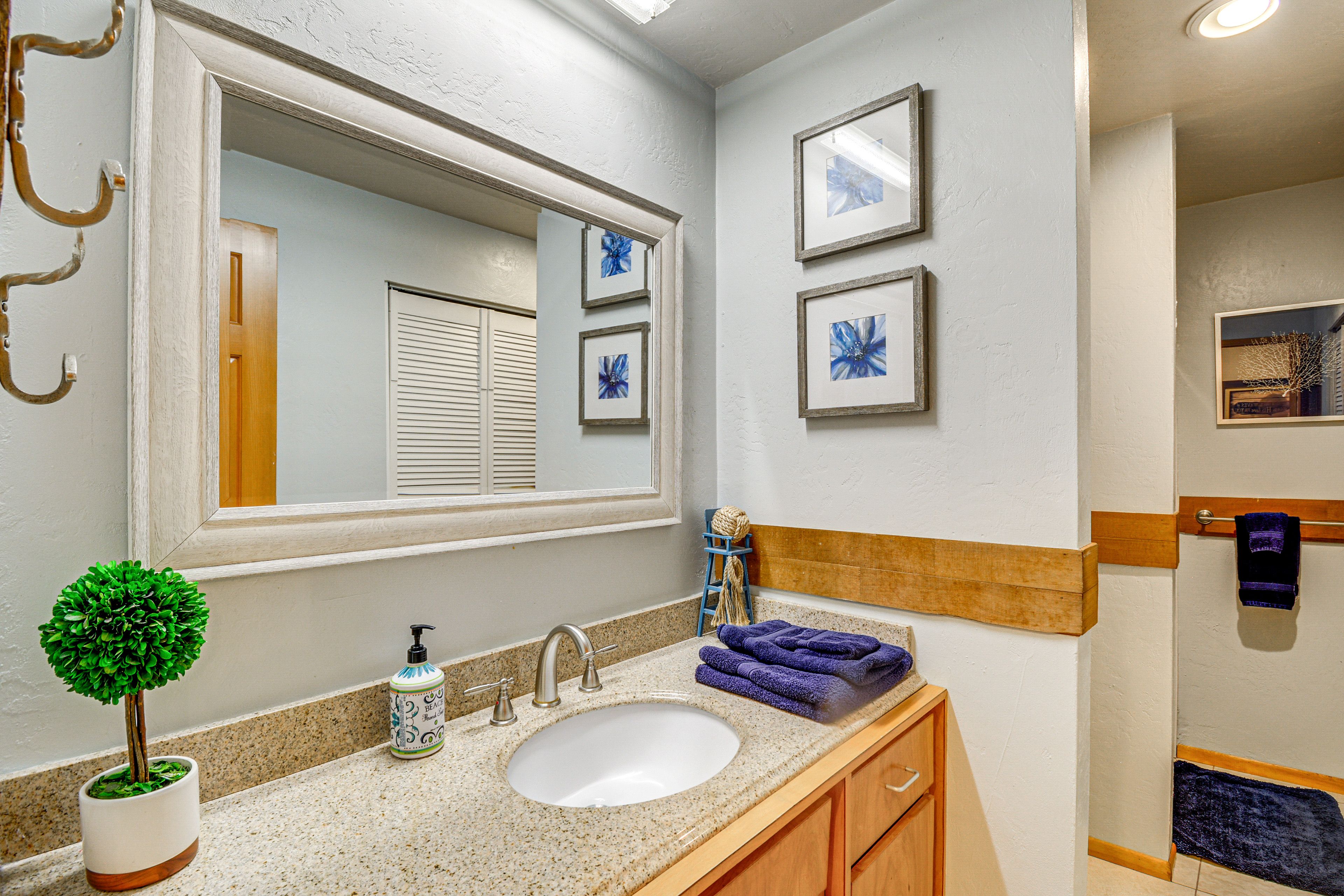 Full Bathroom | 2nd Floor
