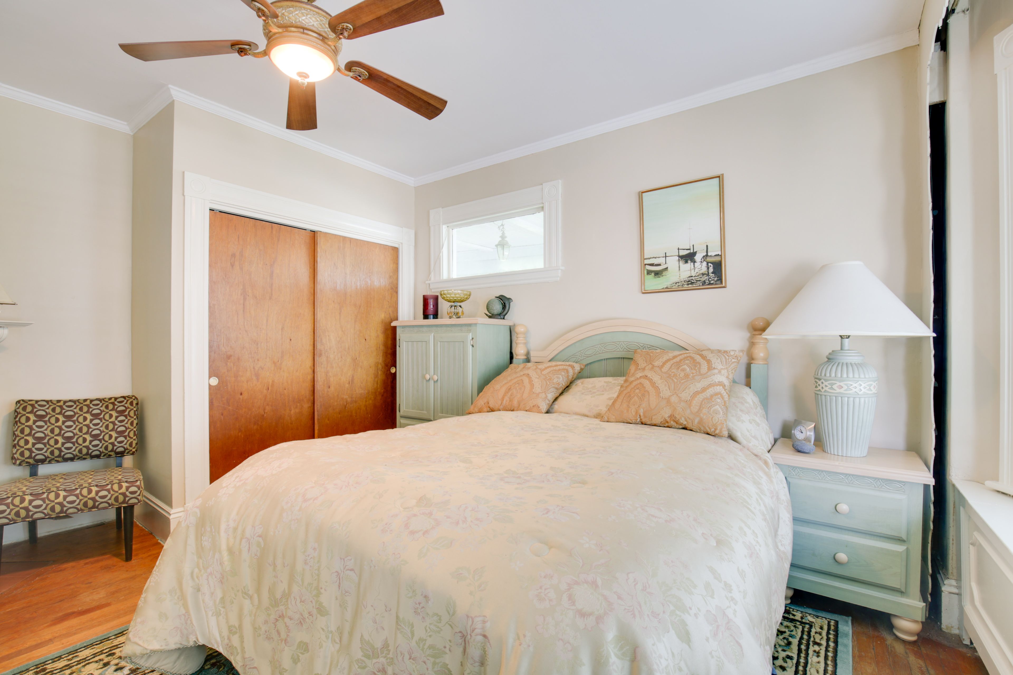 Bedroom | Queen Bed
