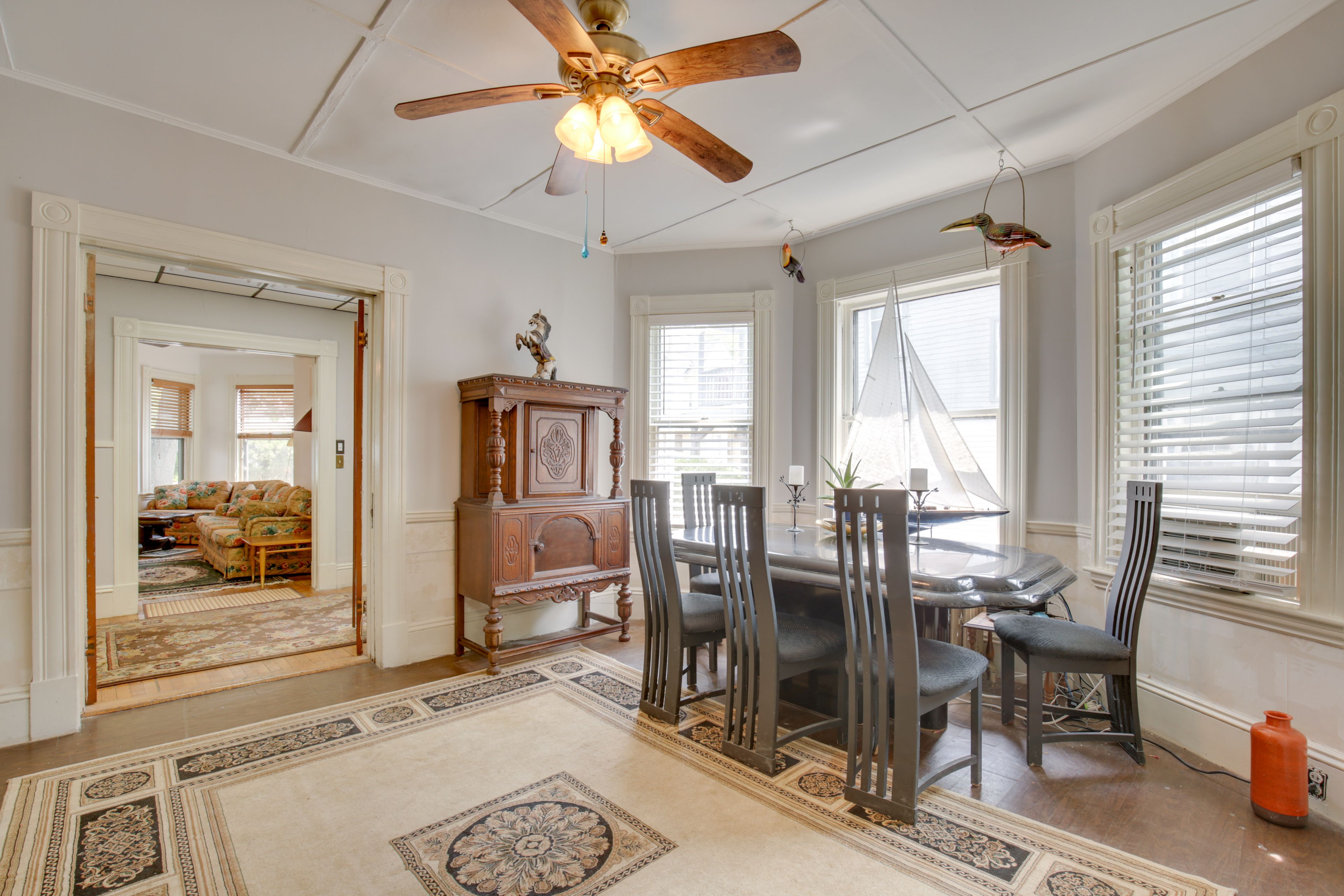 Dining Area | Dishes & Flatware Provided