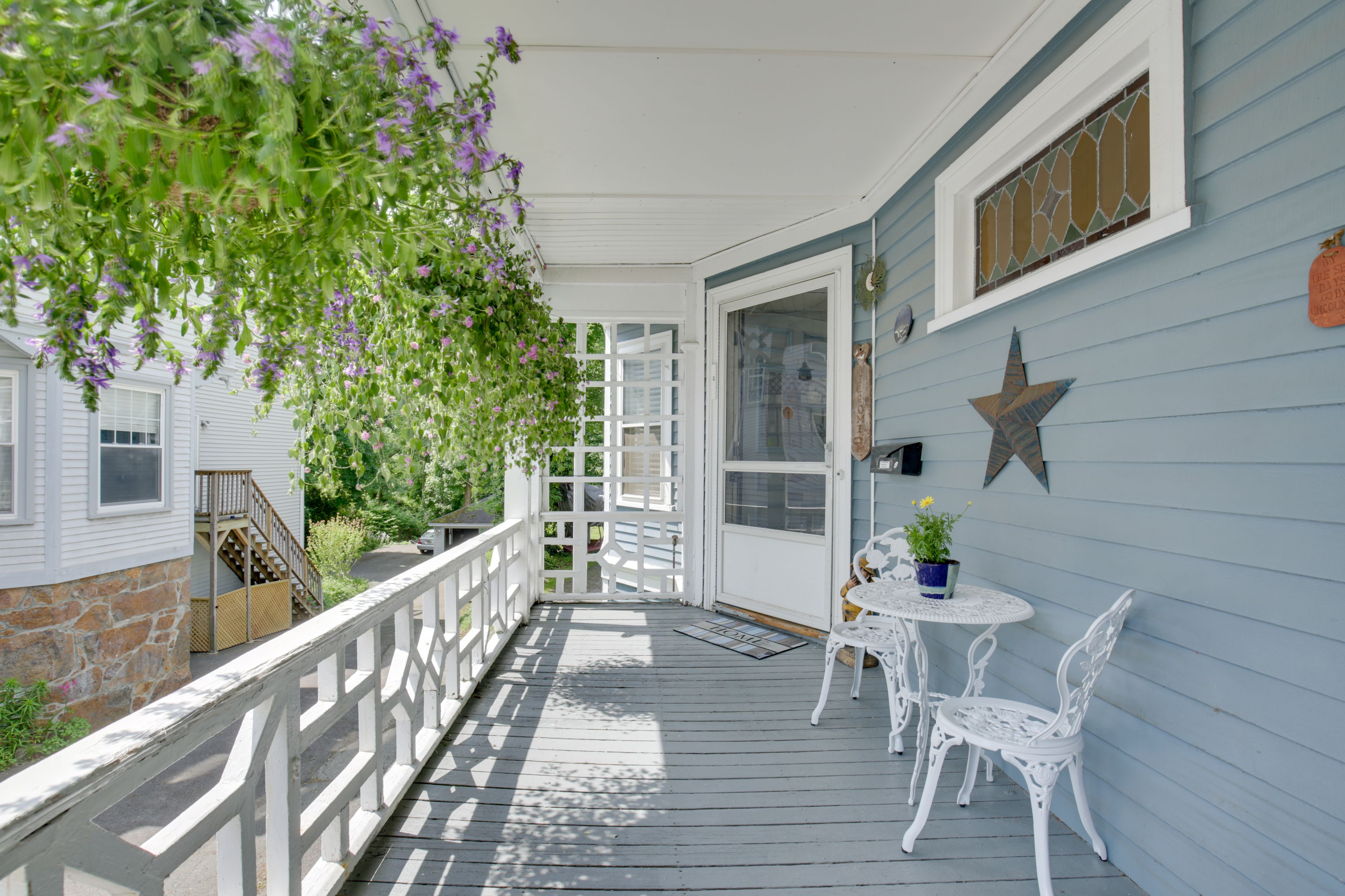 Beverly Vacation Rental | 1BR | 1BA | 1,000 Sq Ft | 4 Steps Required