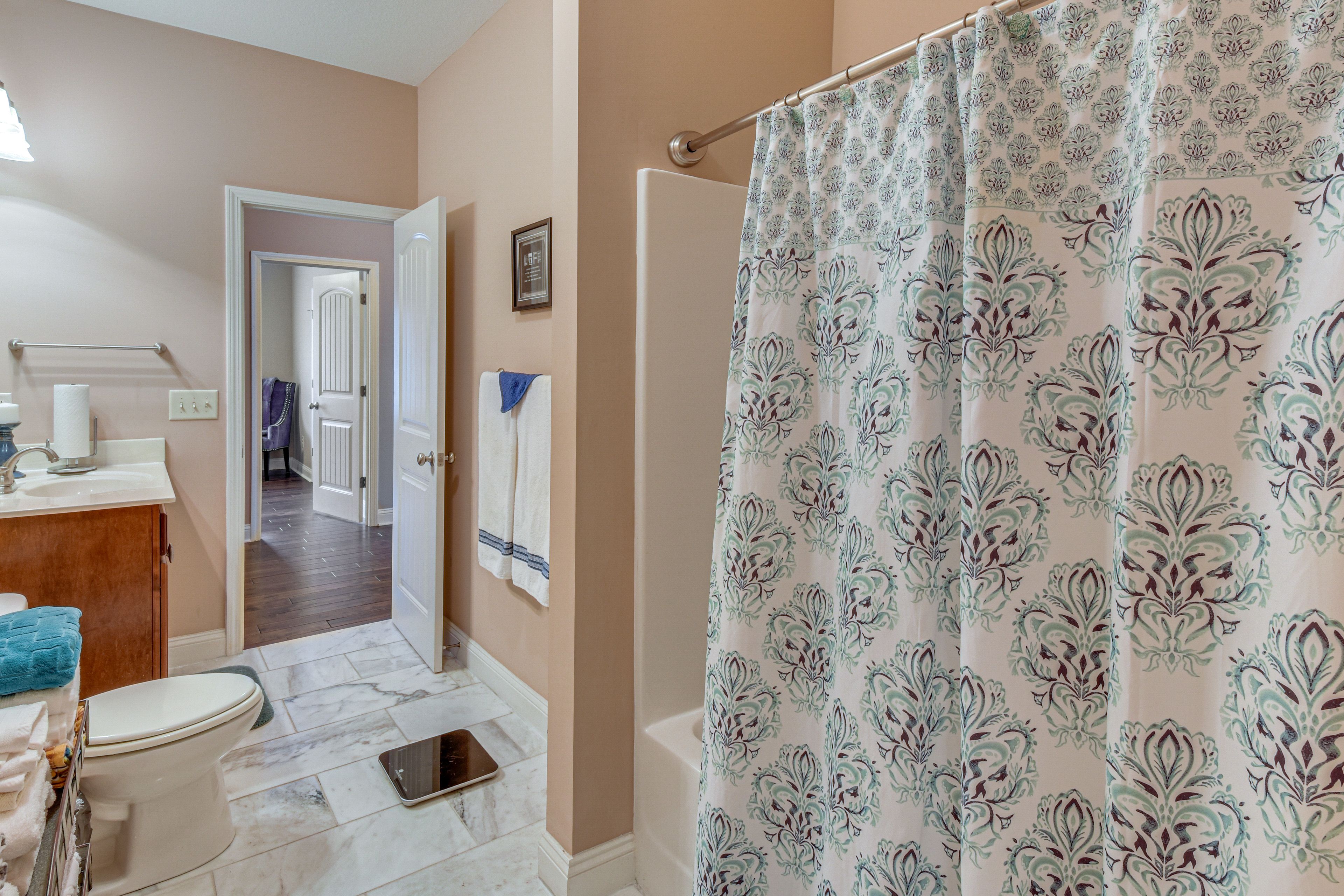 Bathroom | 1st Floor