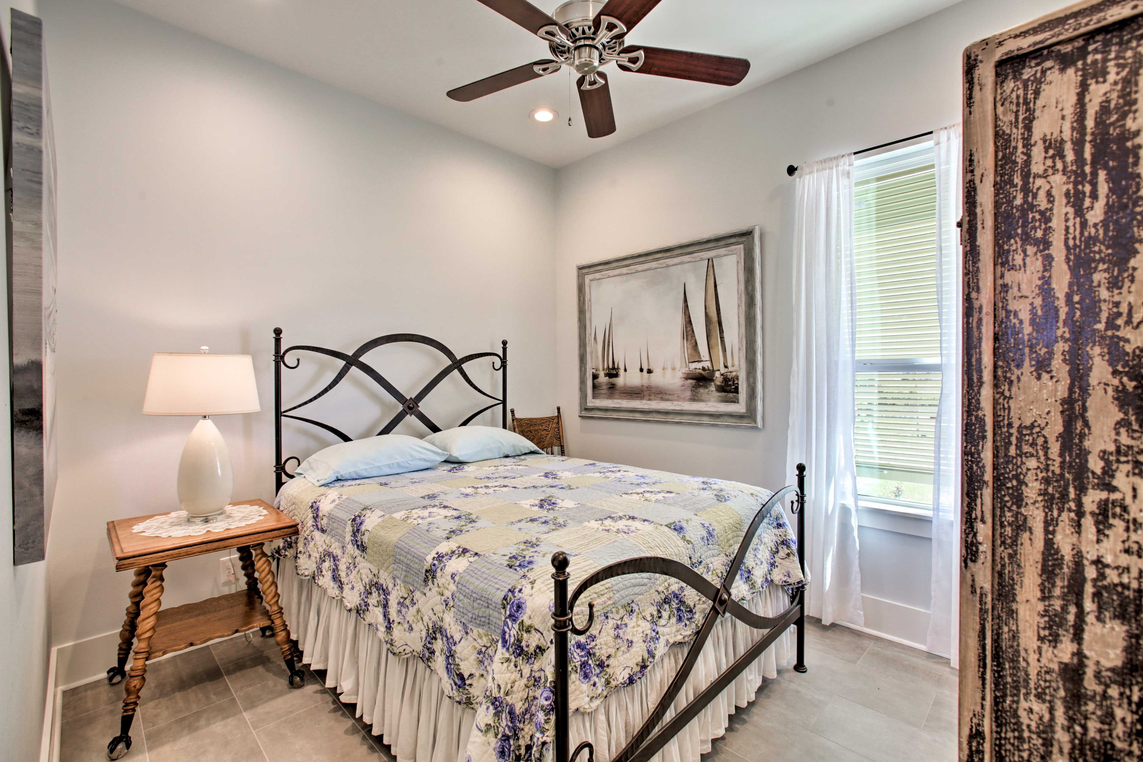 Bedroom 2 | Queen Bed