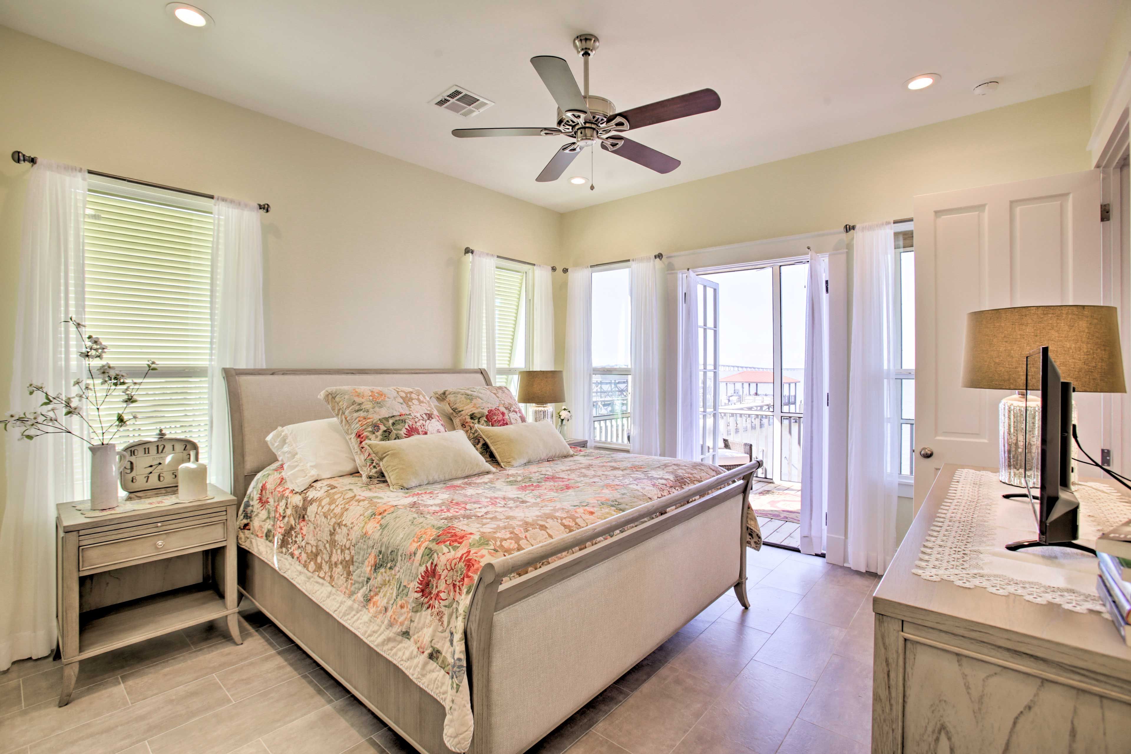 Bedroom 1 | King Bed
