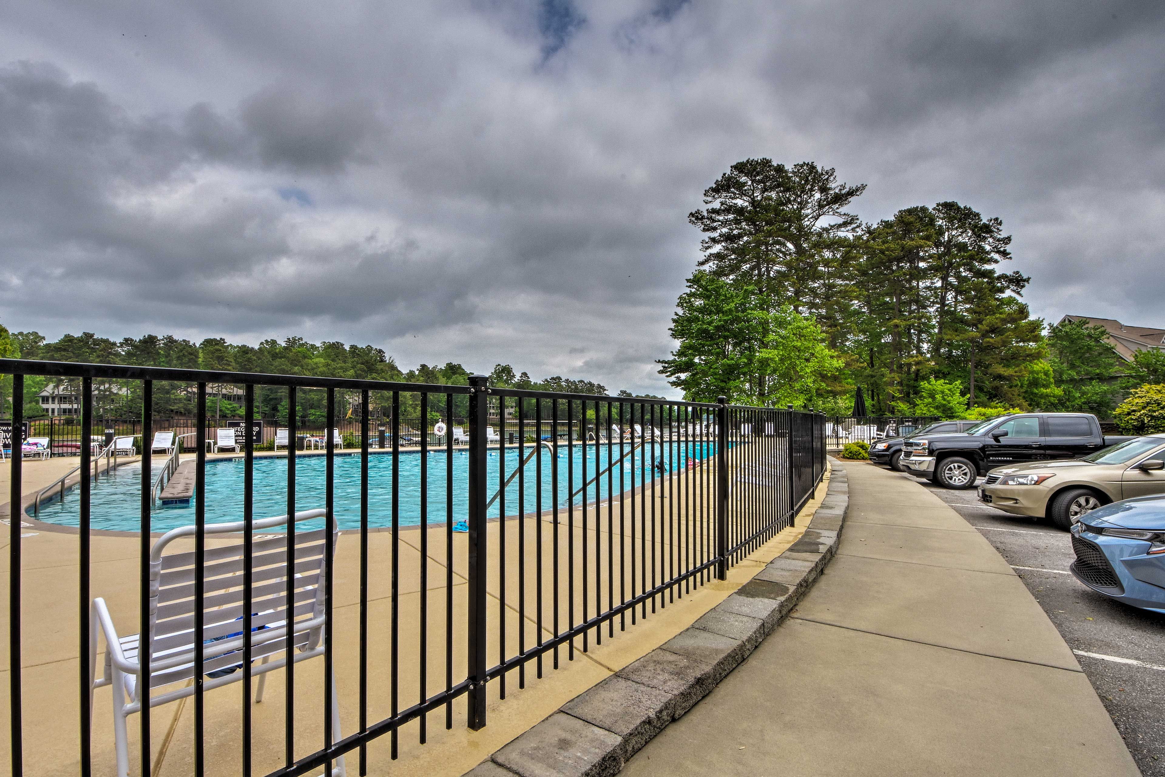 Community Amenities | Outdoor Pool