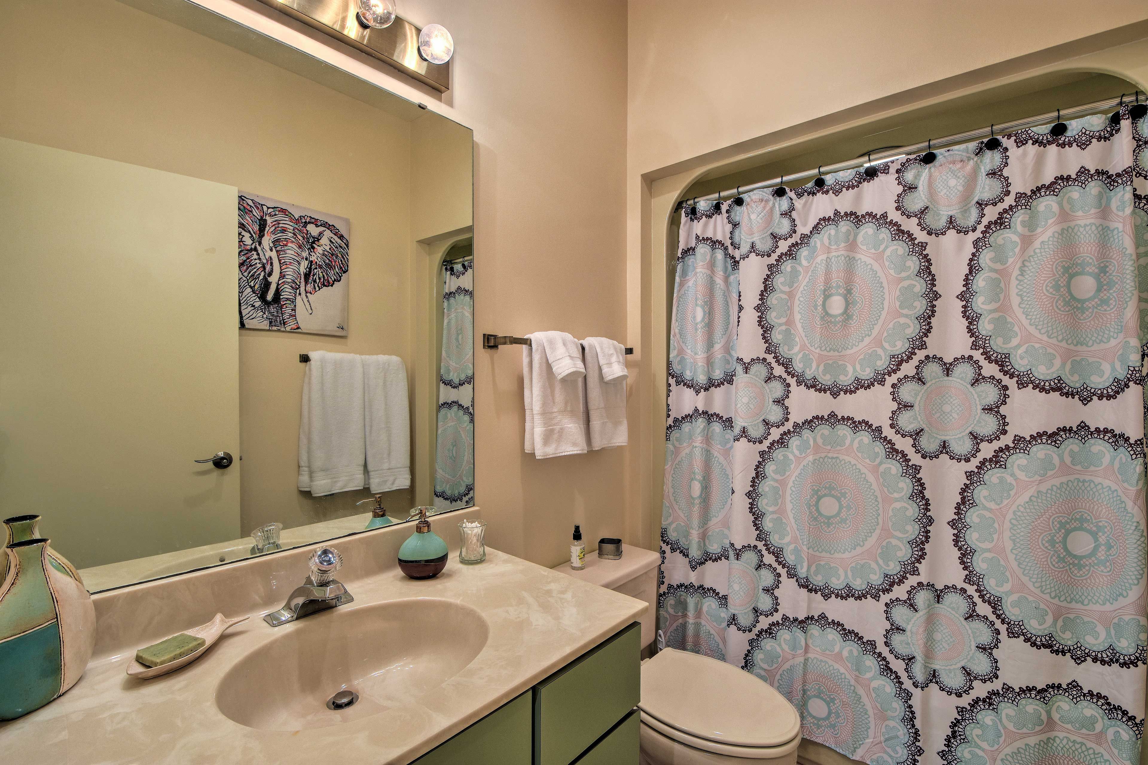Full Bathroom | Complimentary Toiletries | Hair Dryer