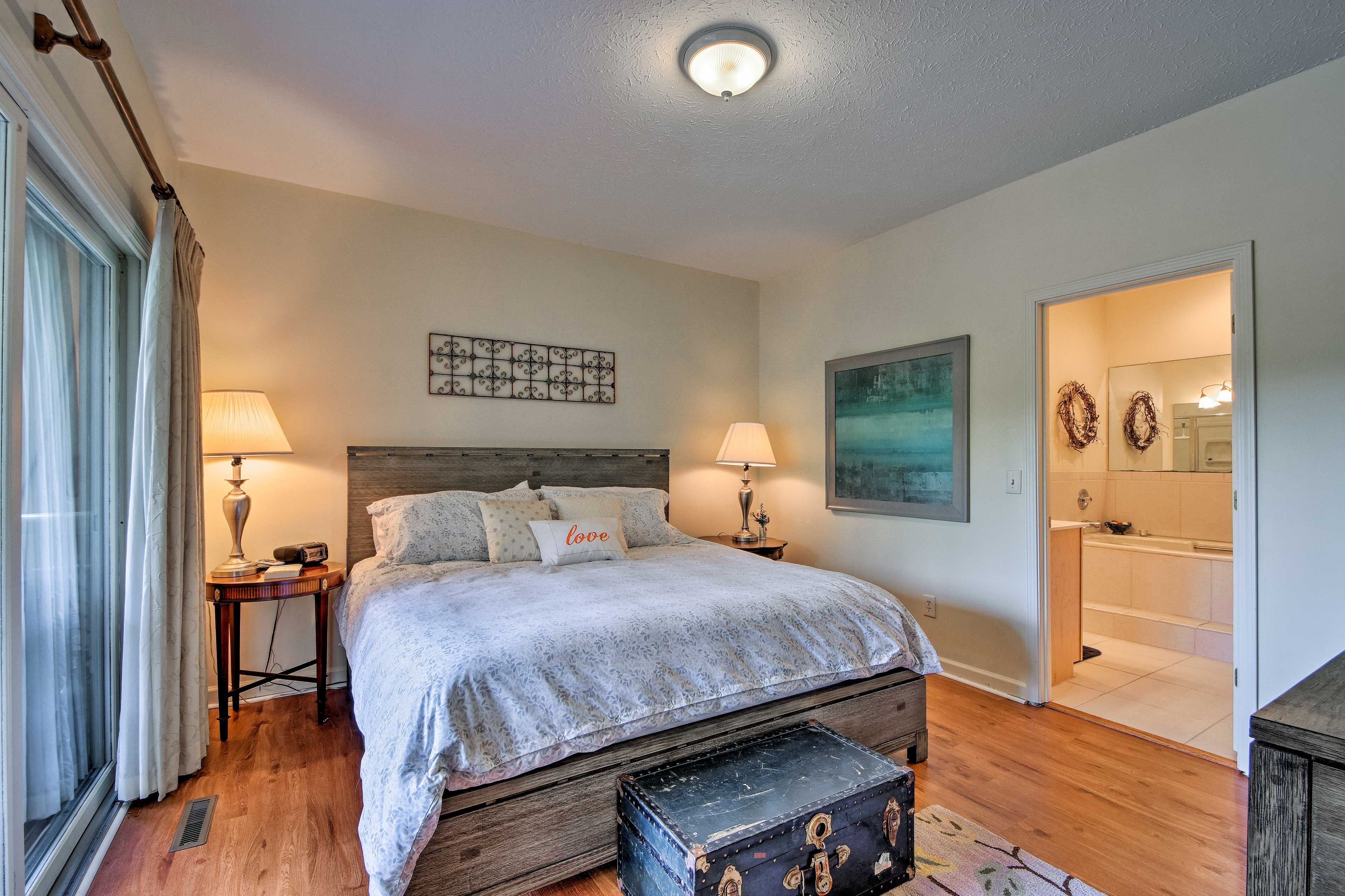 Bedroom 1 | King Bed