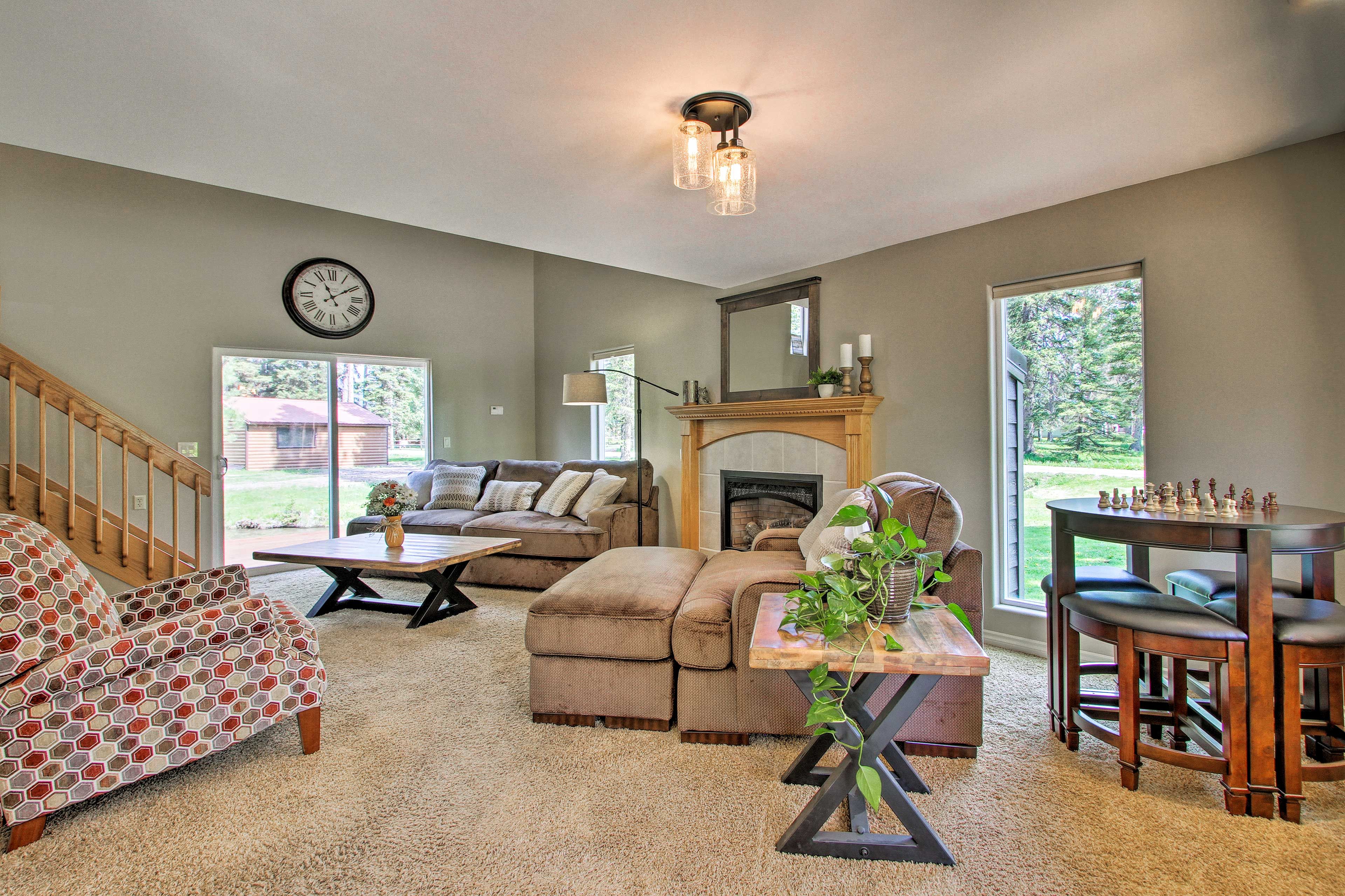 Living Room | Central A/C & Heating | Smart TV | Free WiFi