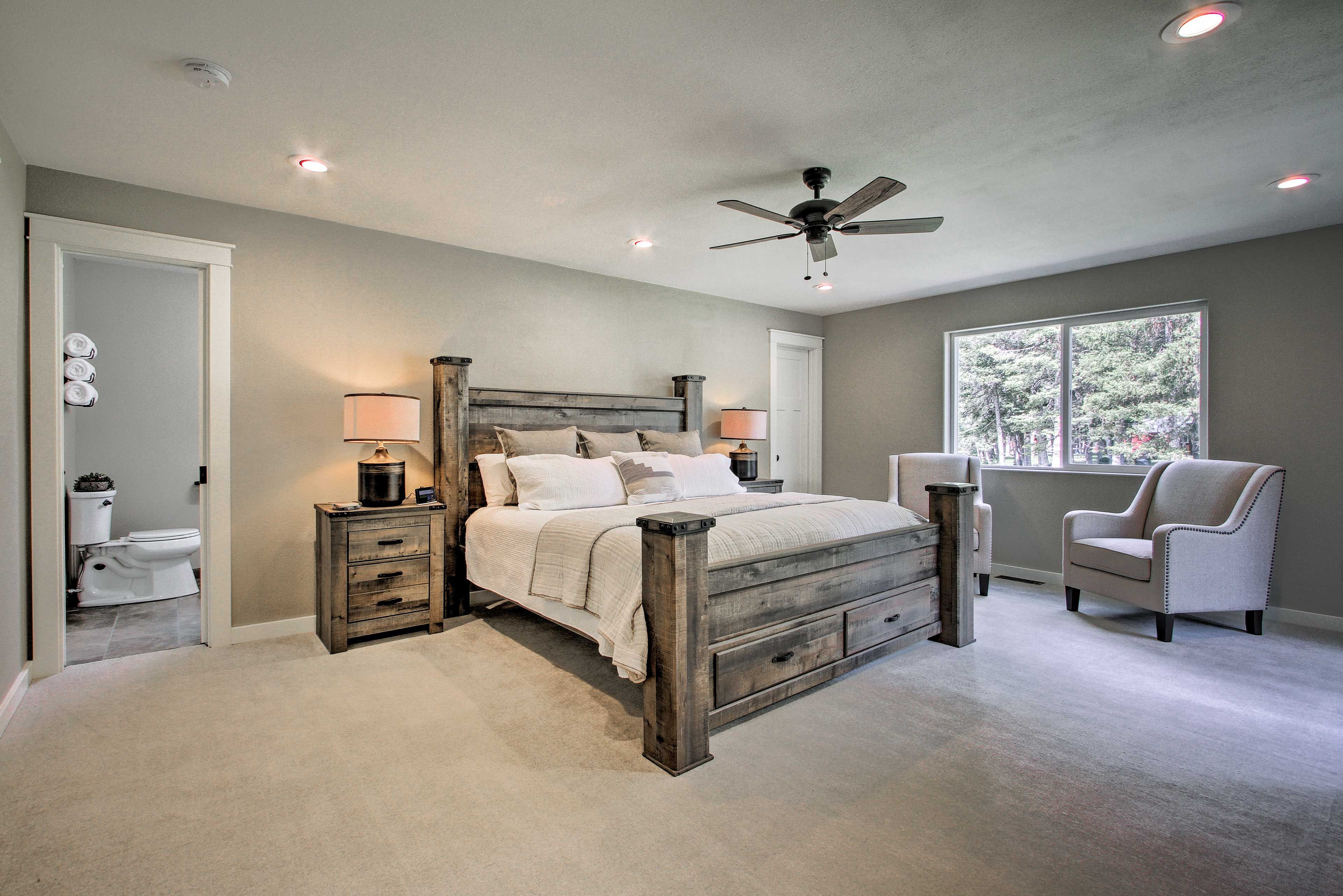 Bedroom 1 | King Bed