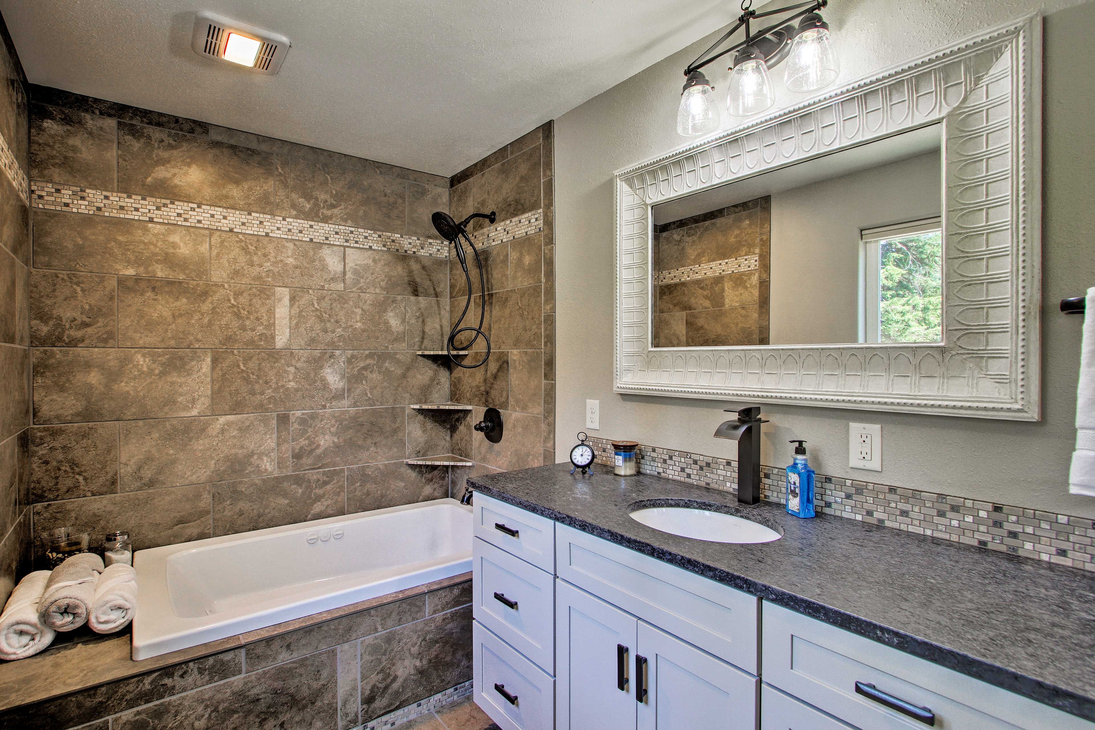 Full Bathroom | Linens & Towels