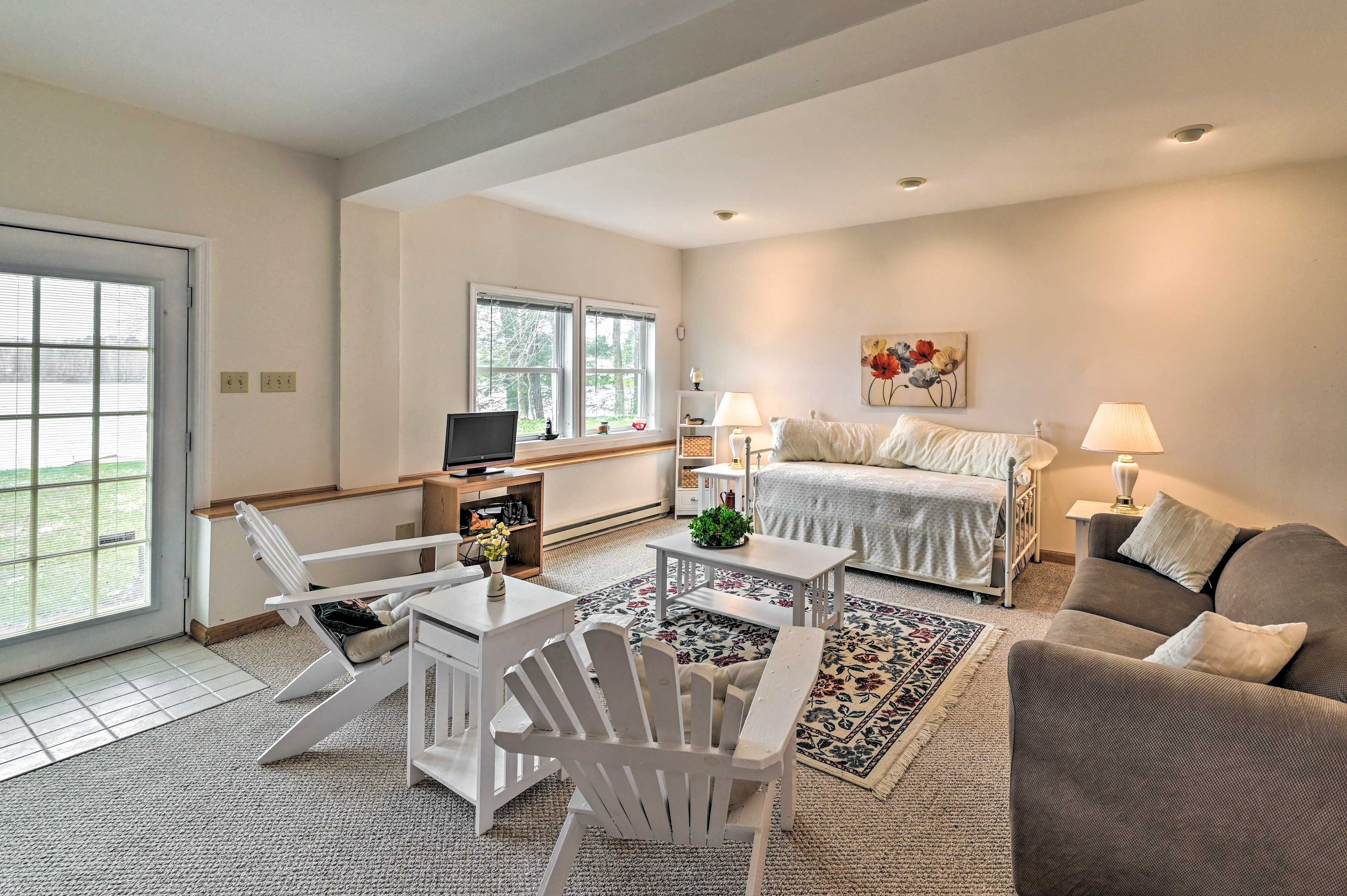 Living Room | Free WiFi | Smart TVs