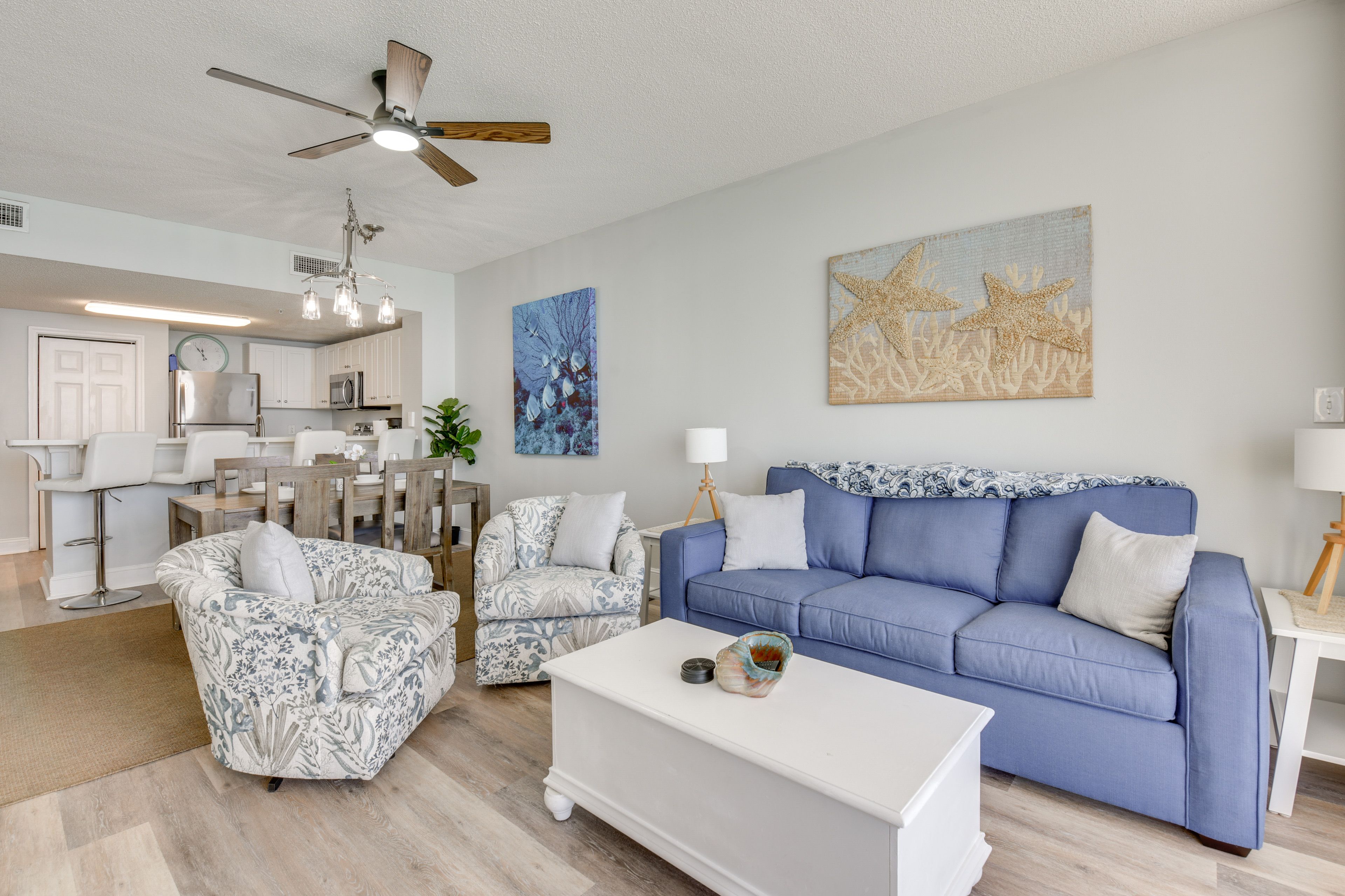 Living Room | Free WiFi | Smart TV | Central A/C & Heat