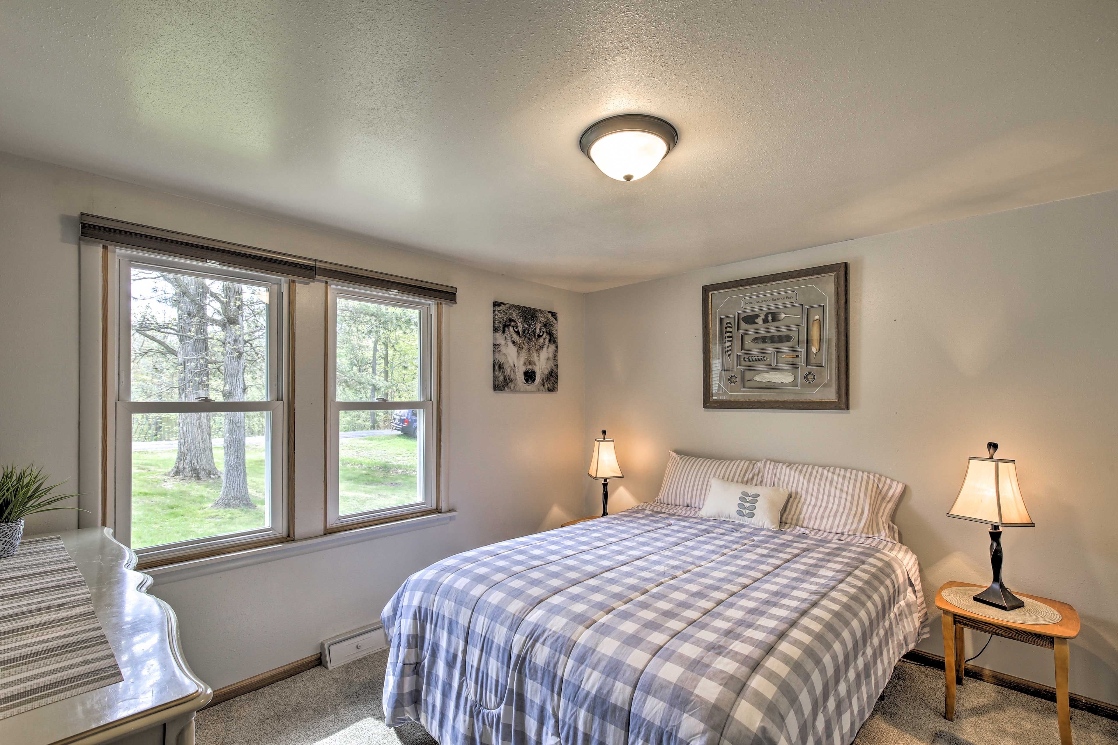 Bedroom 1 | Main Level | Queen Bed | Linens Provided