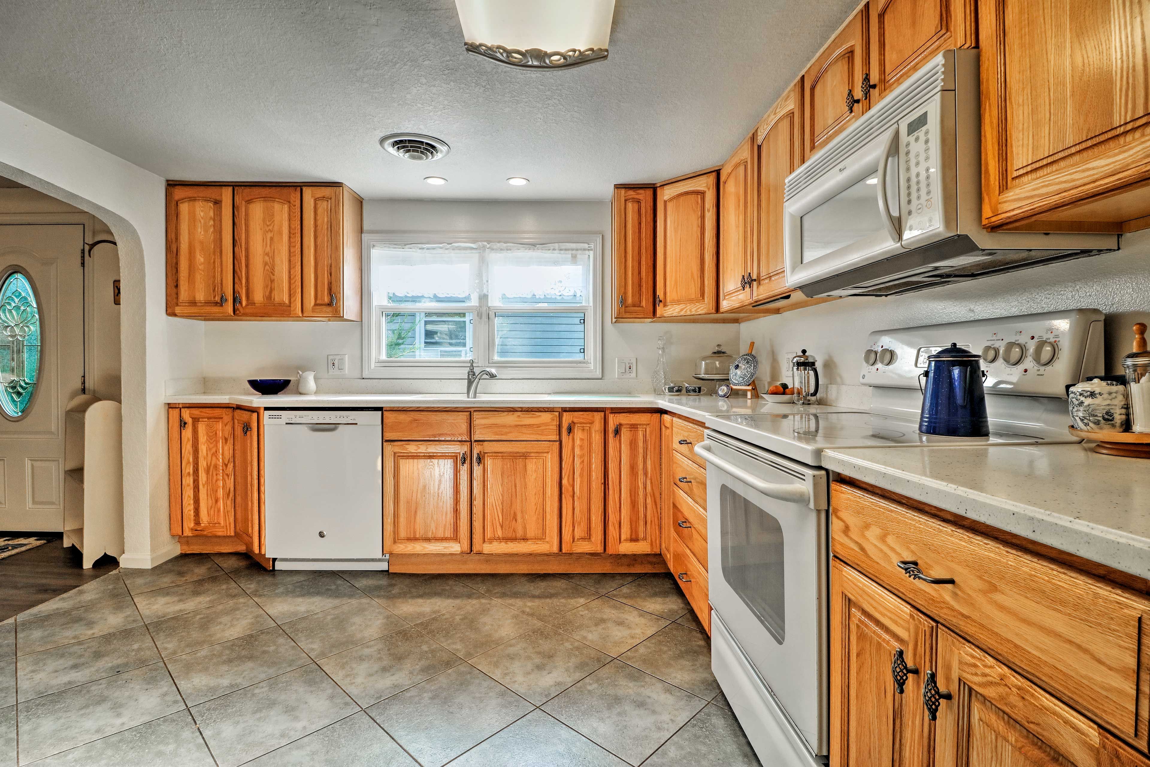 Kitchen | Cooking Basics | Coffee Maker | Paper Towels/Trash Bags Provided