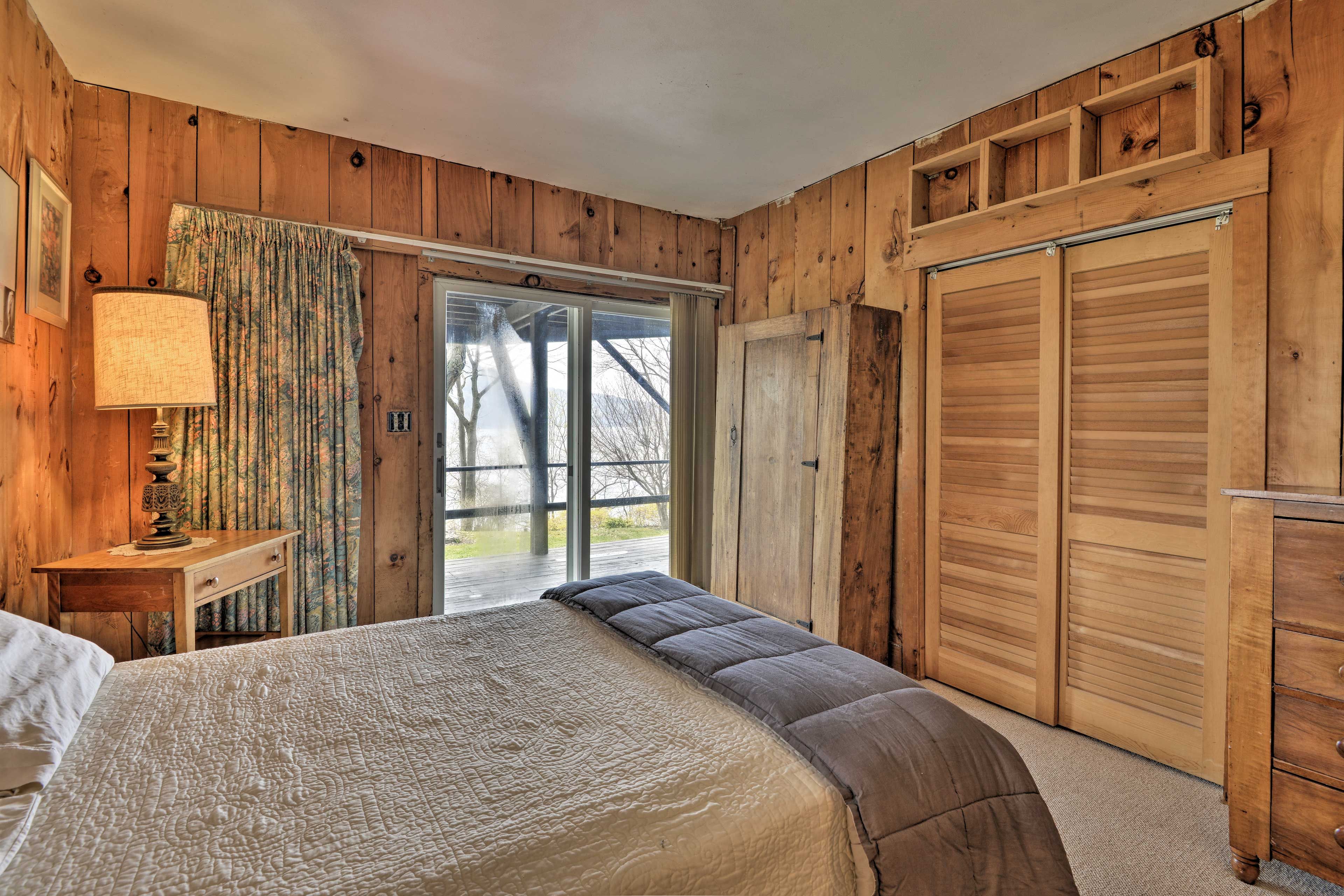 Bedroom 2 | Queen Bed