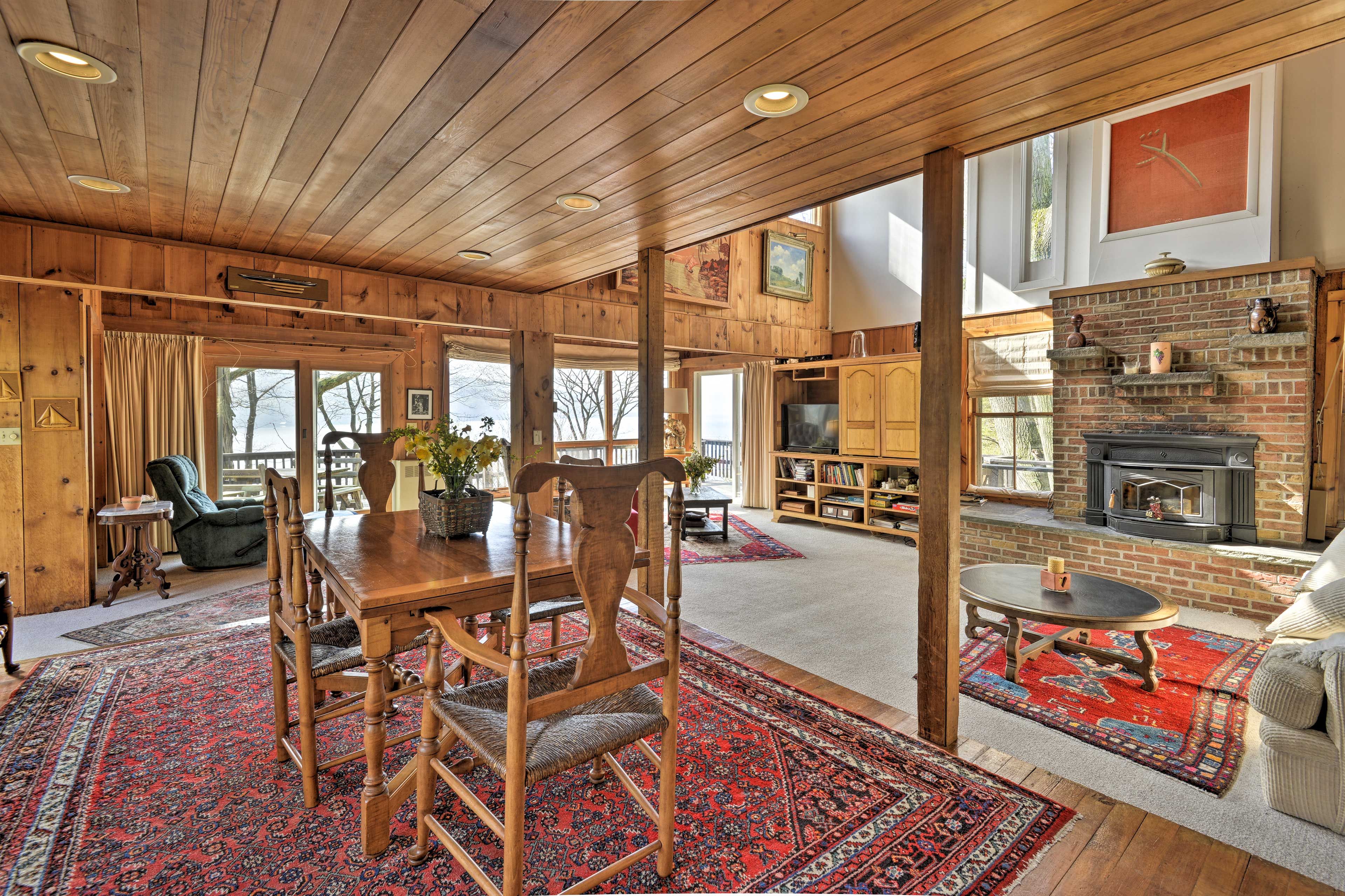 Dining Area | Dishes & Flatware Provided