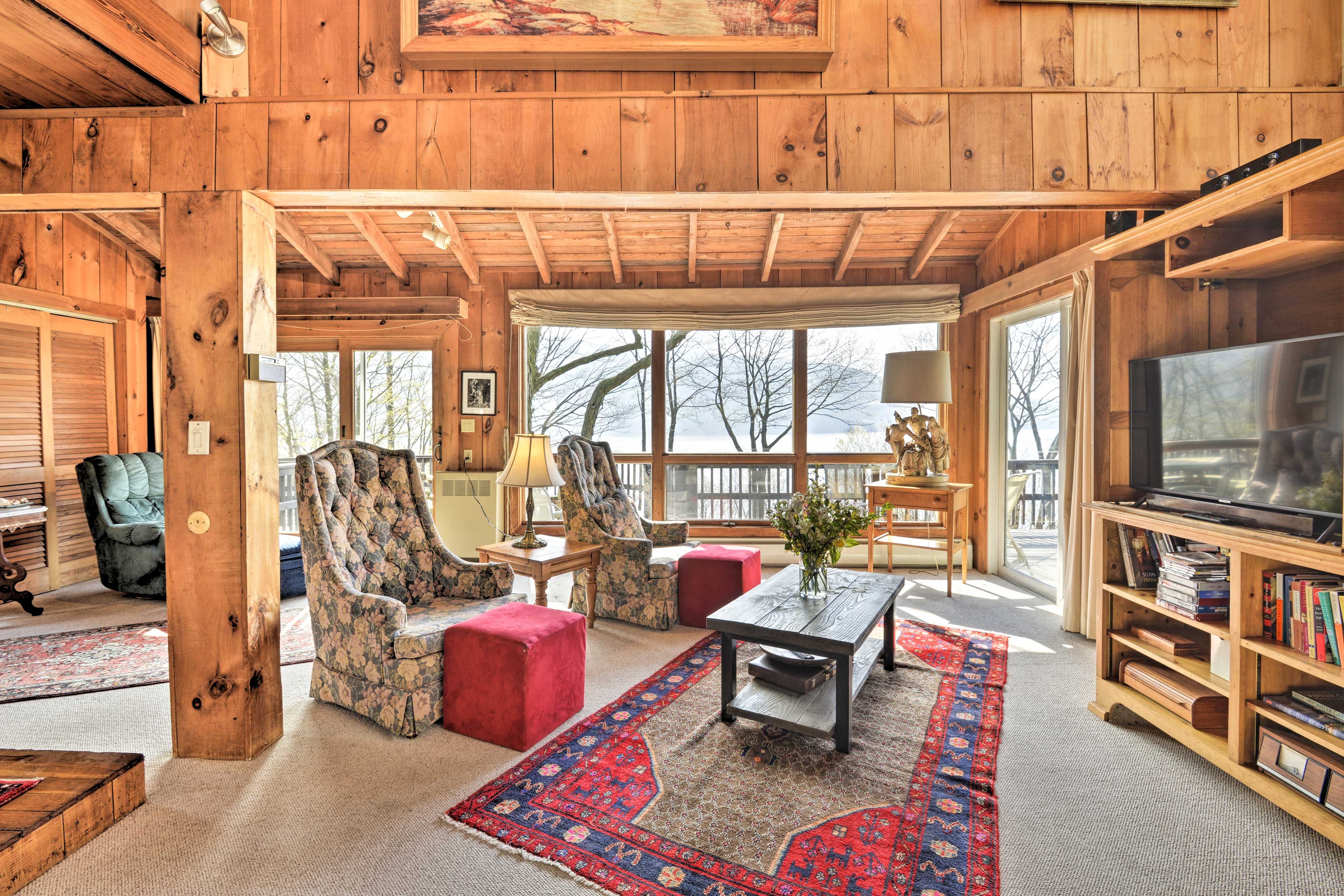 Interior | Open Floor Plan | Free WiFi