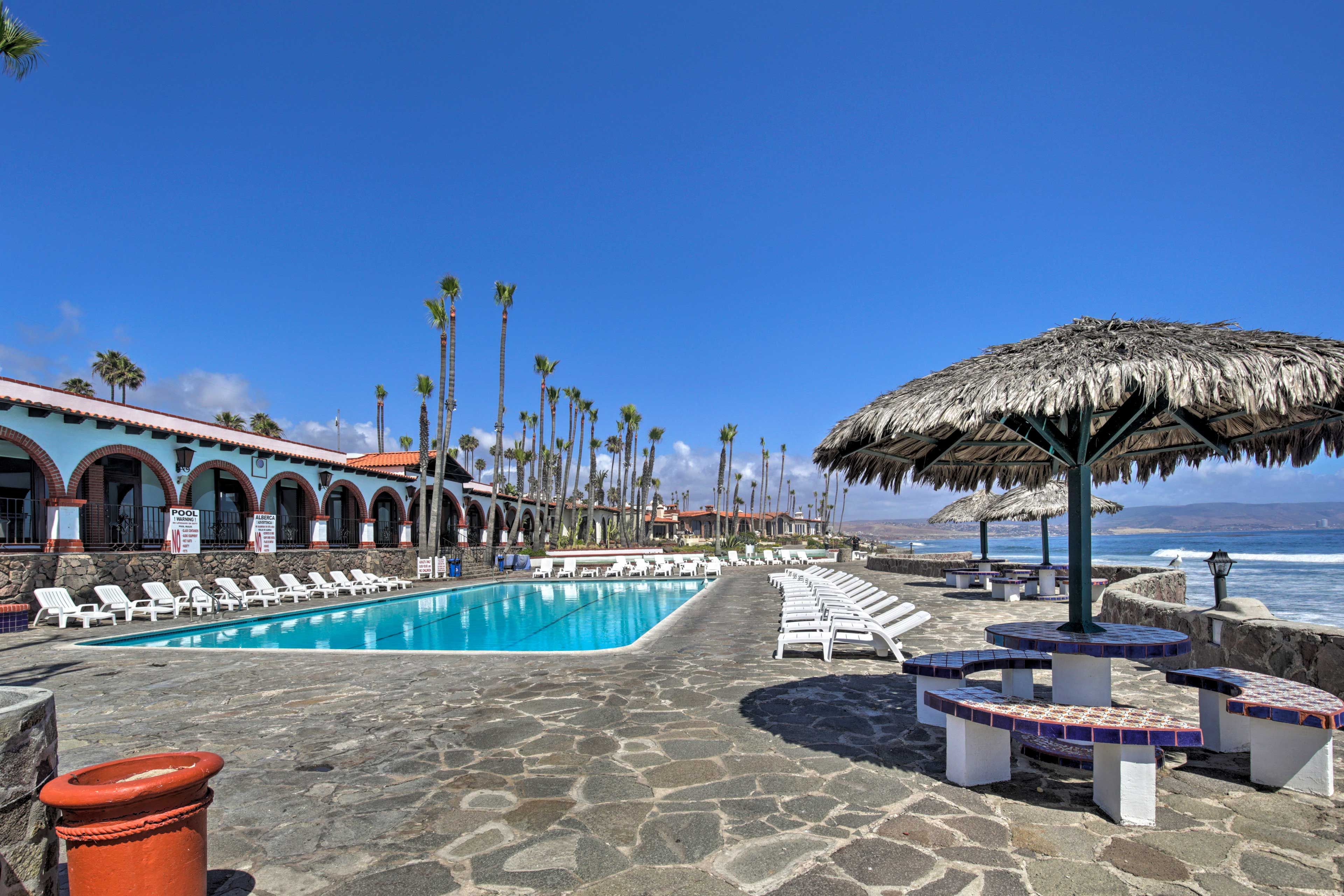 Outdoor Pool | Hot Tub