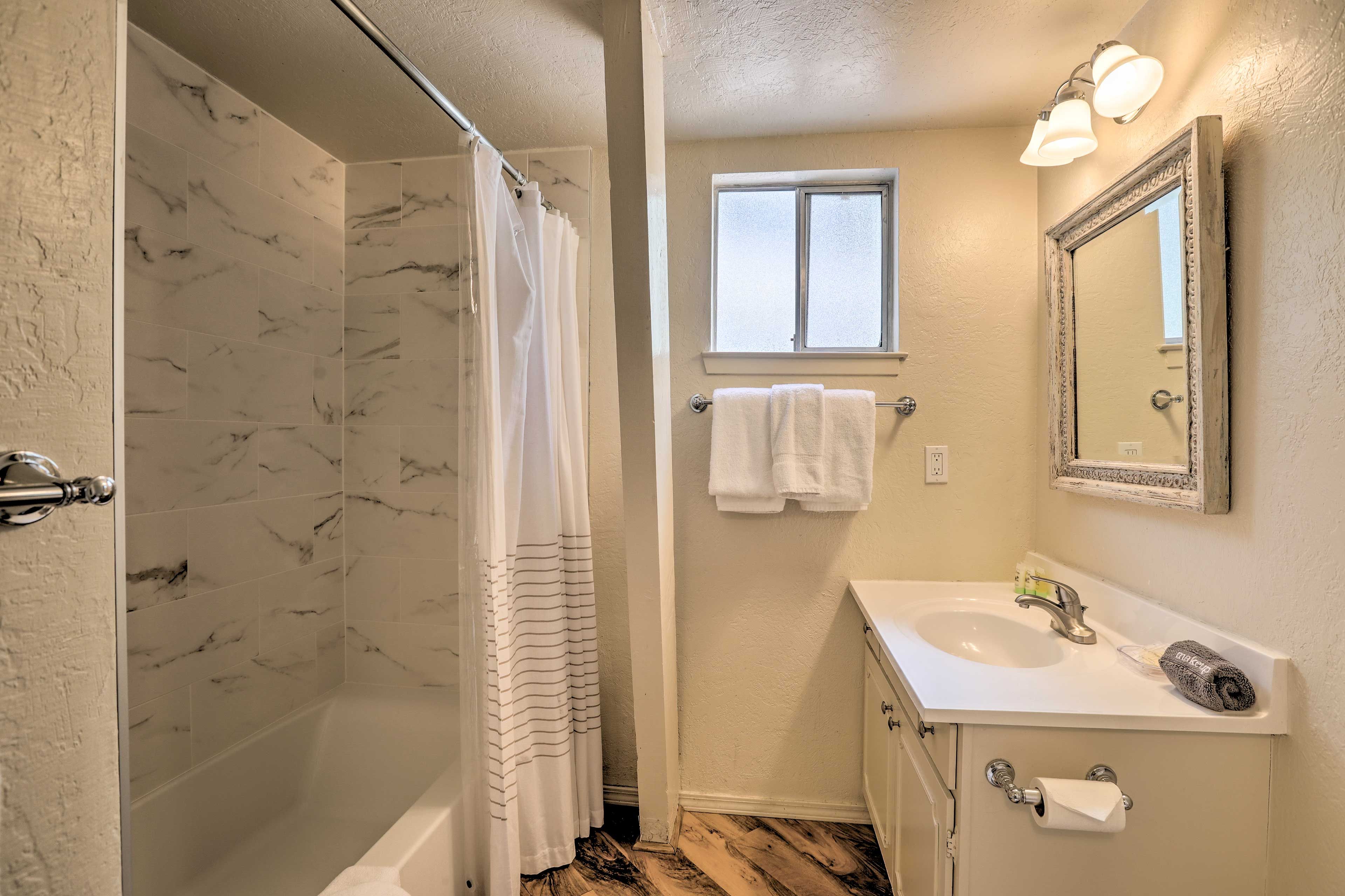 Full Bathroom | Towels & Linens Provided