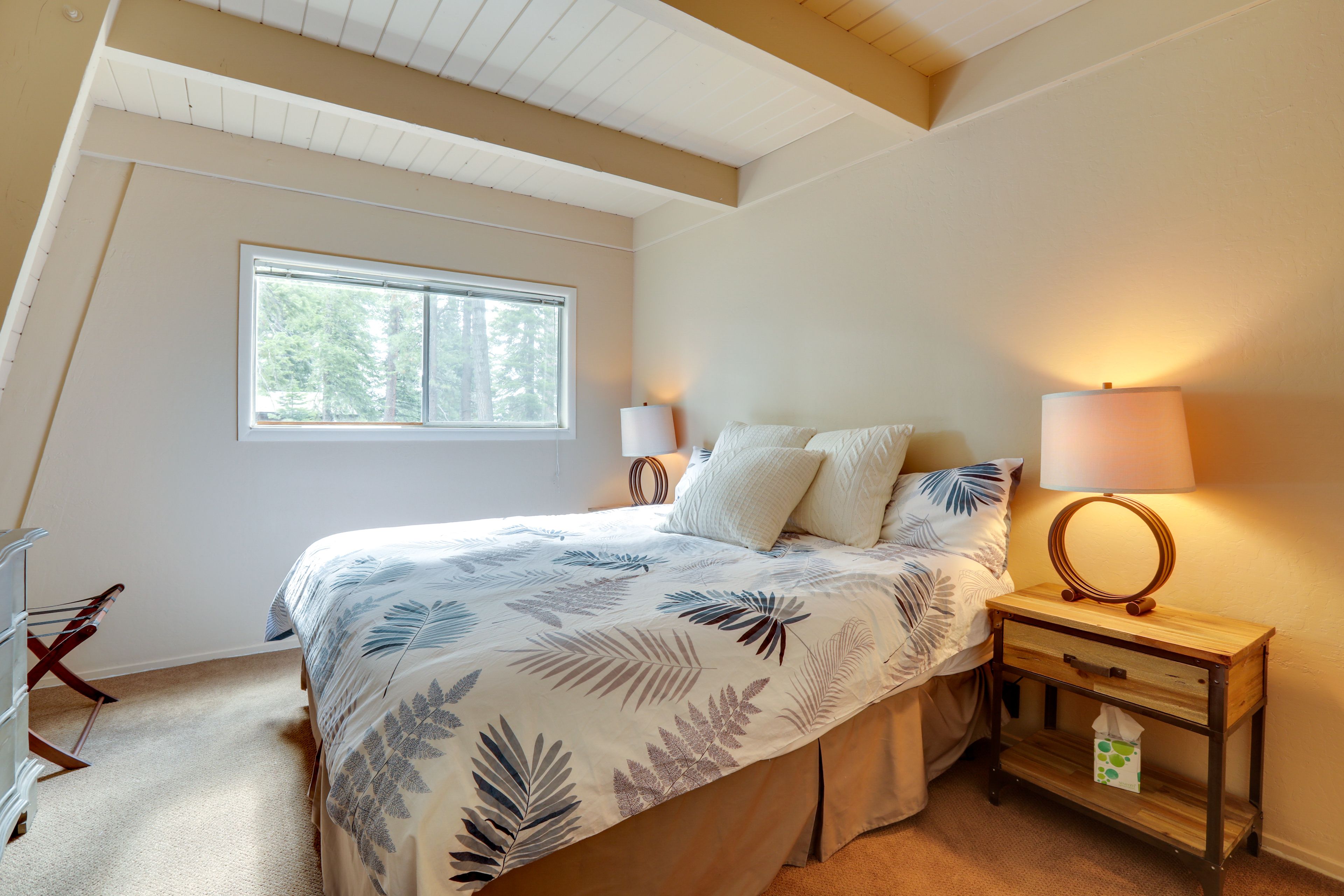 Bedroom 1 | King Bed