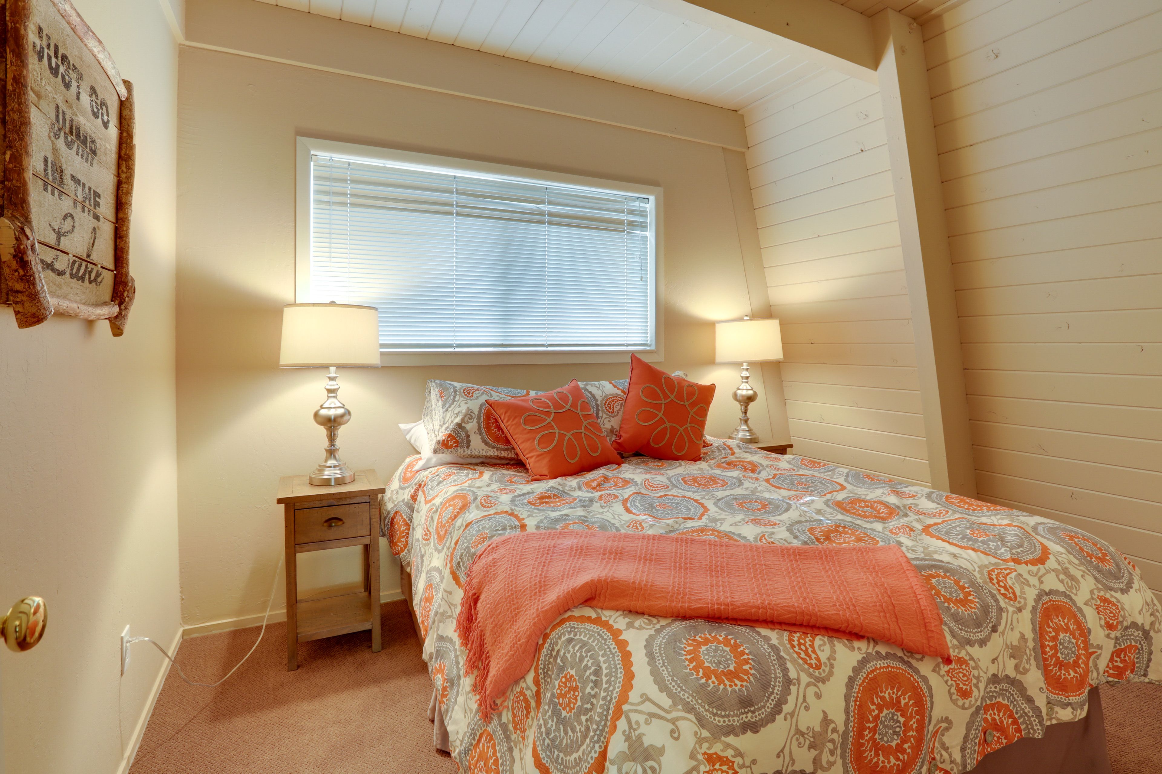 Bedroom 2 | Queen Bed