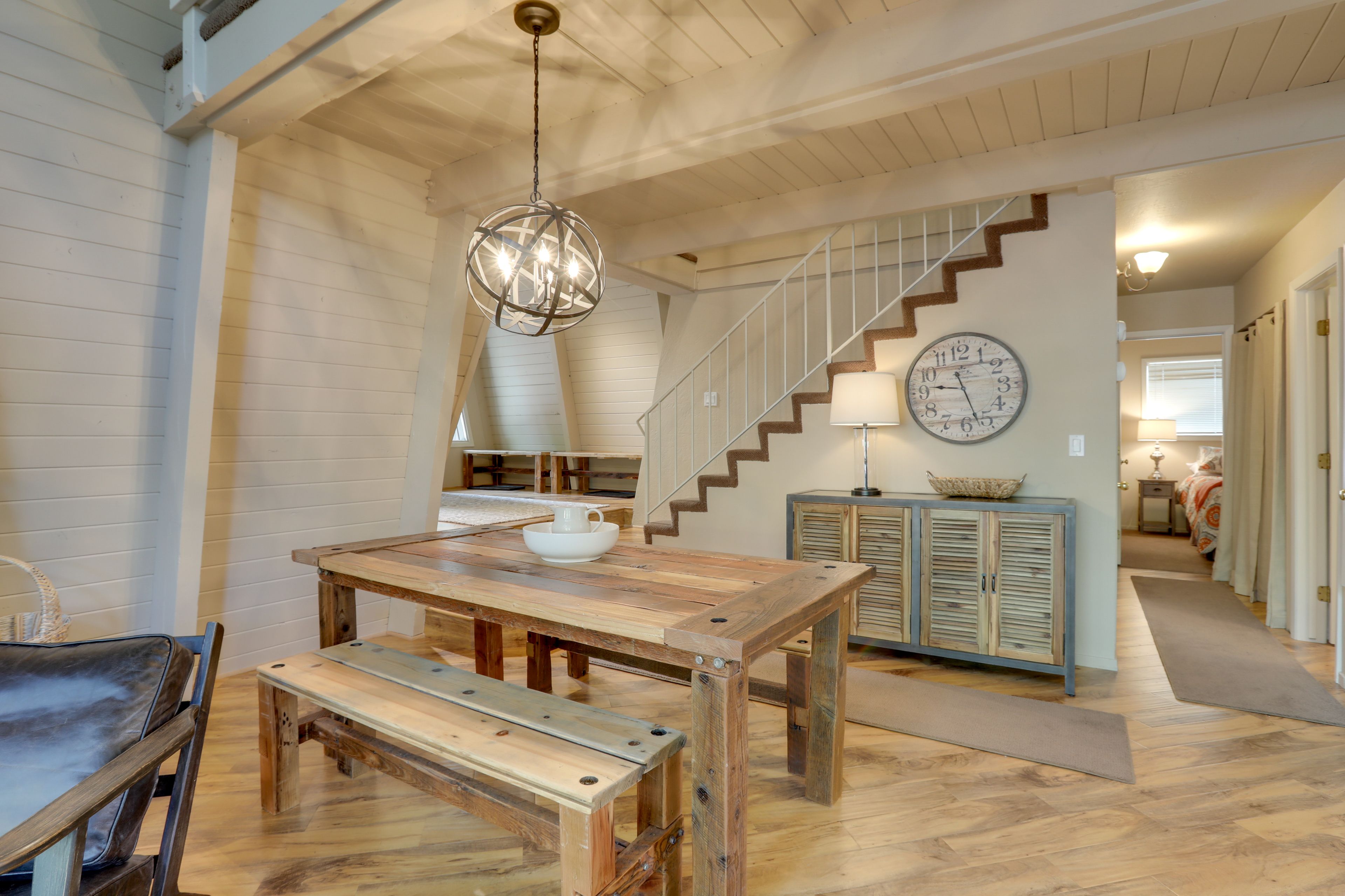 Dining Area | Dishes & Flatware Provided