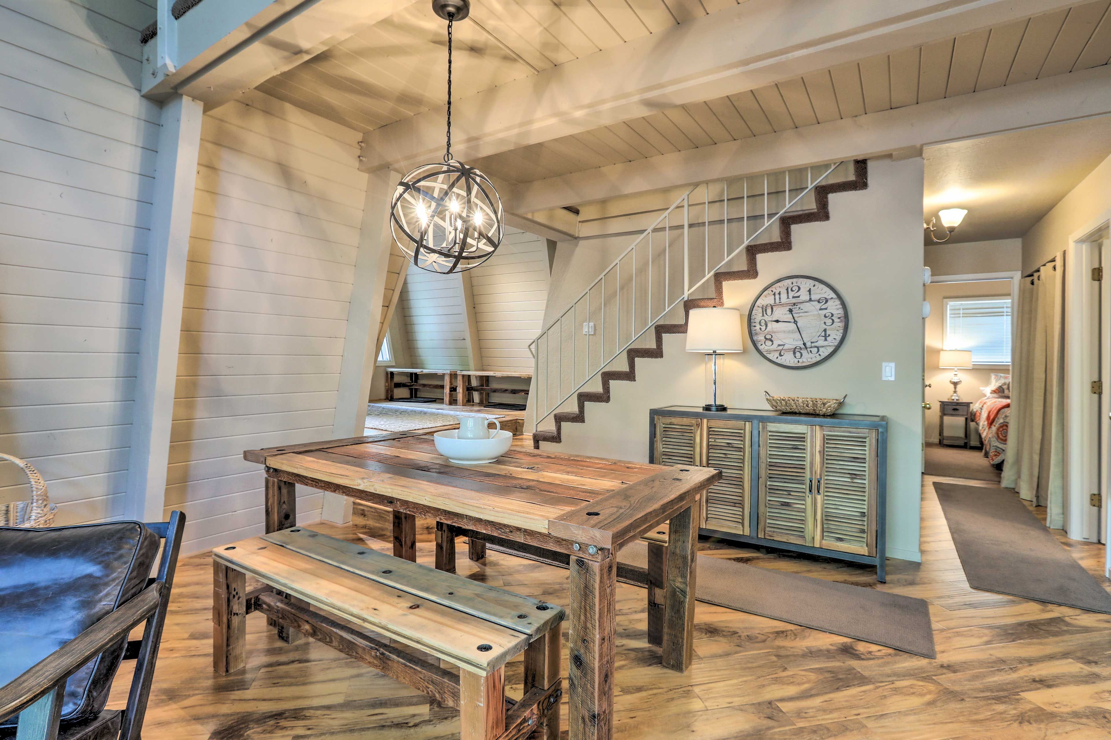 Dining Area | Dishes & Flatware Provided