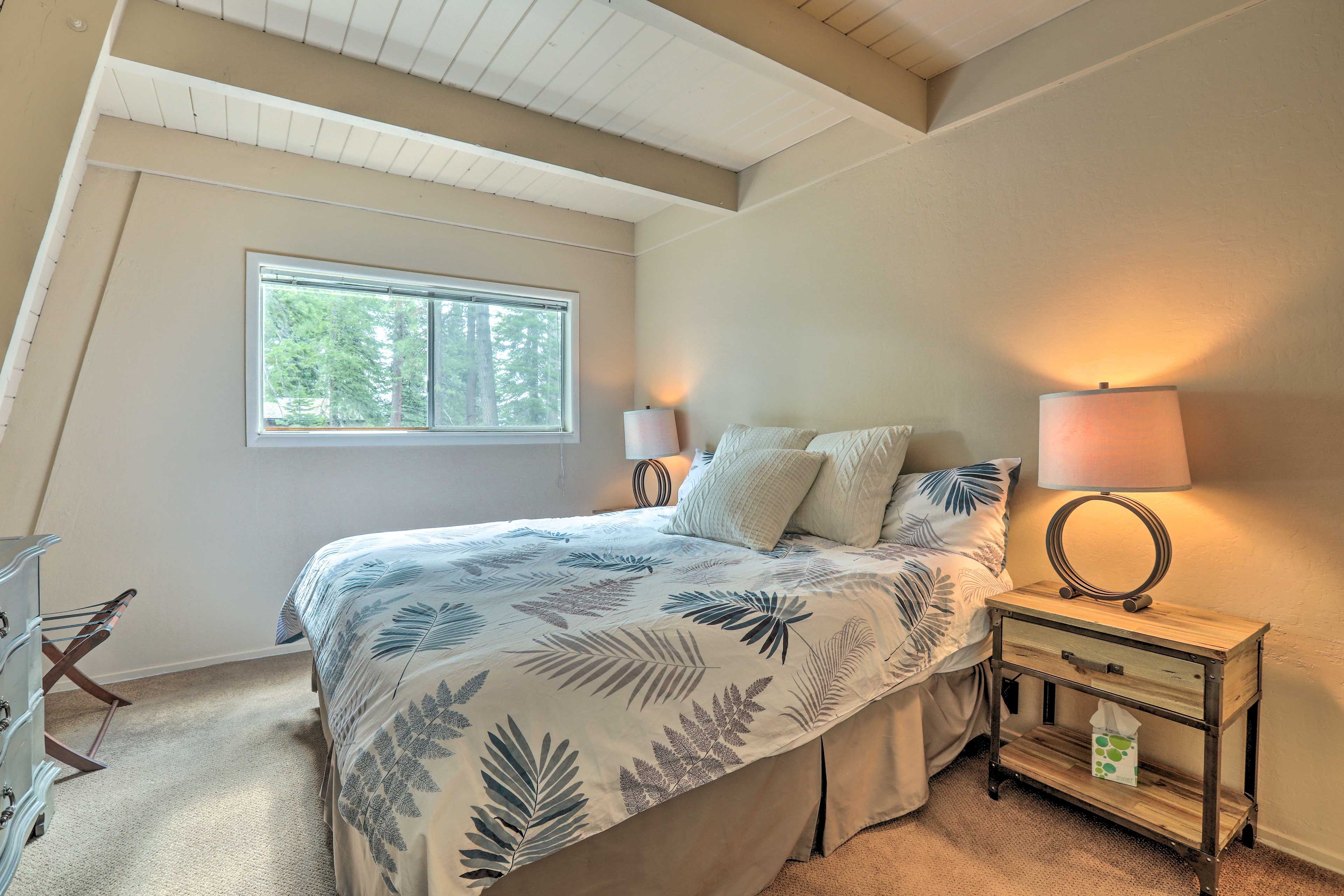 Bedroom 1 | King Bed