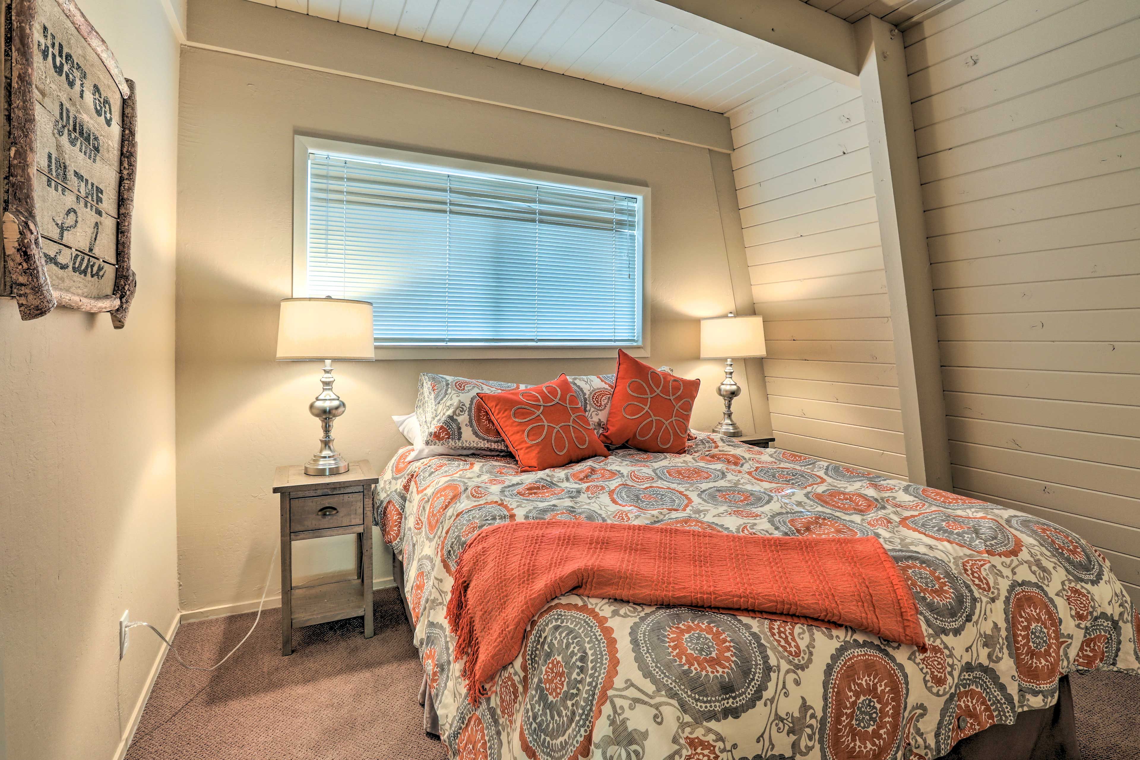 Bedroom 2 | Queen Bed