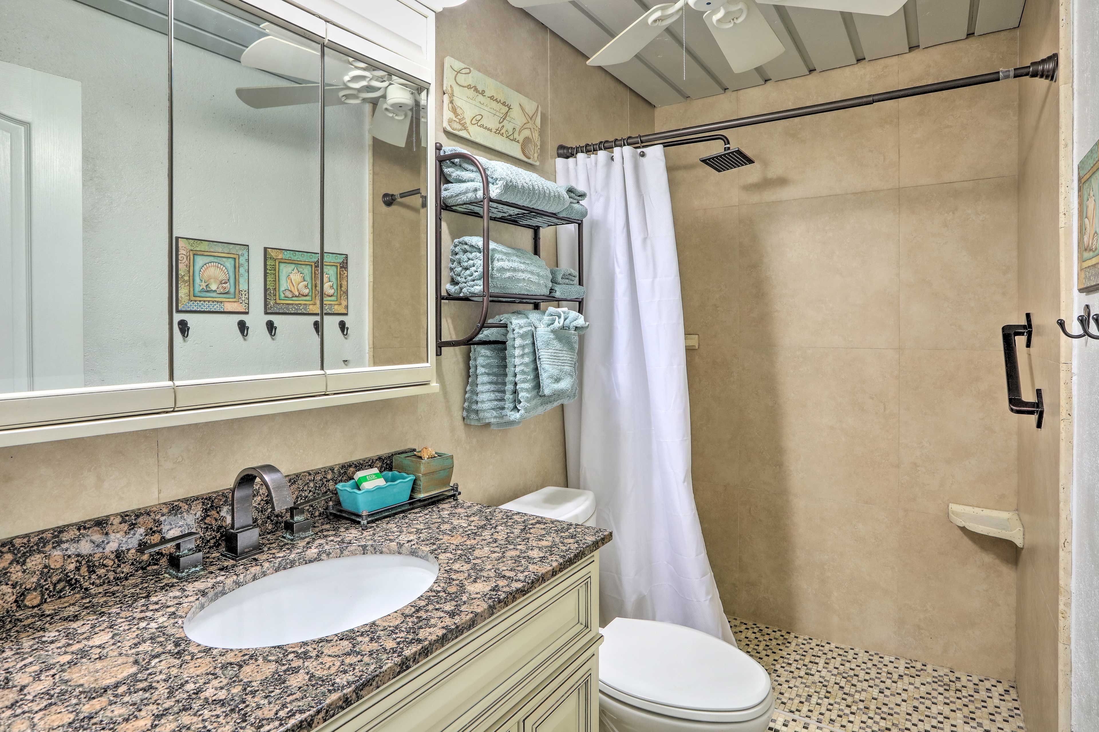Full Bathroom | Towels & Linens Provided