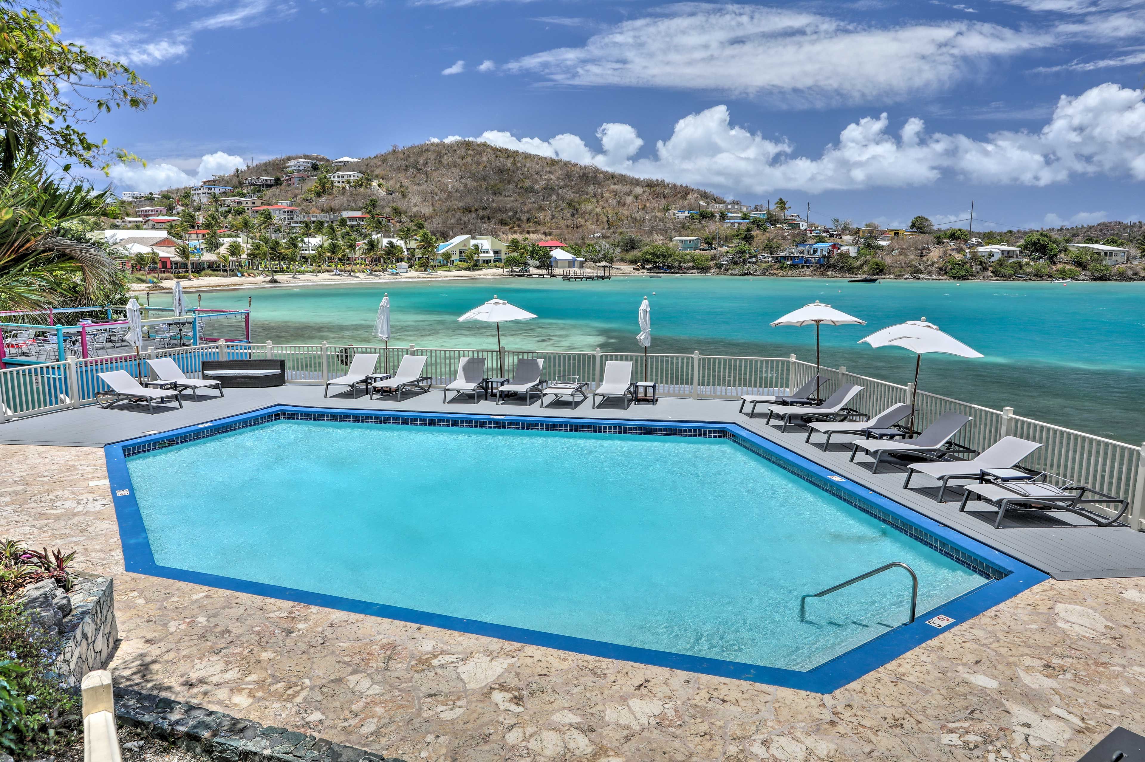 Community Amenities | Pool