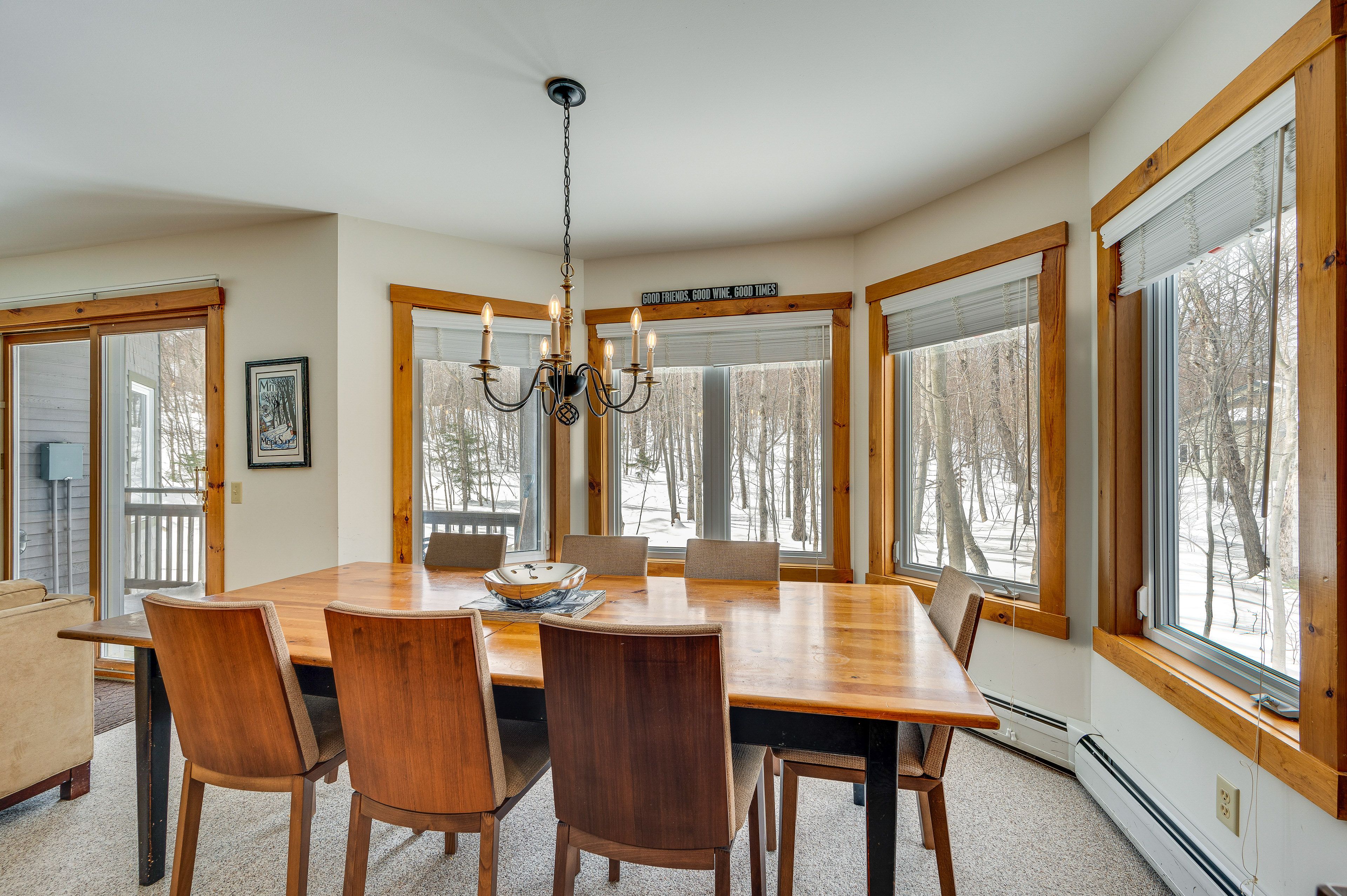 Dining Area | Dishes & Flatware Provided