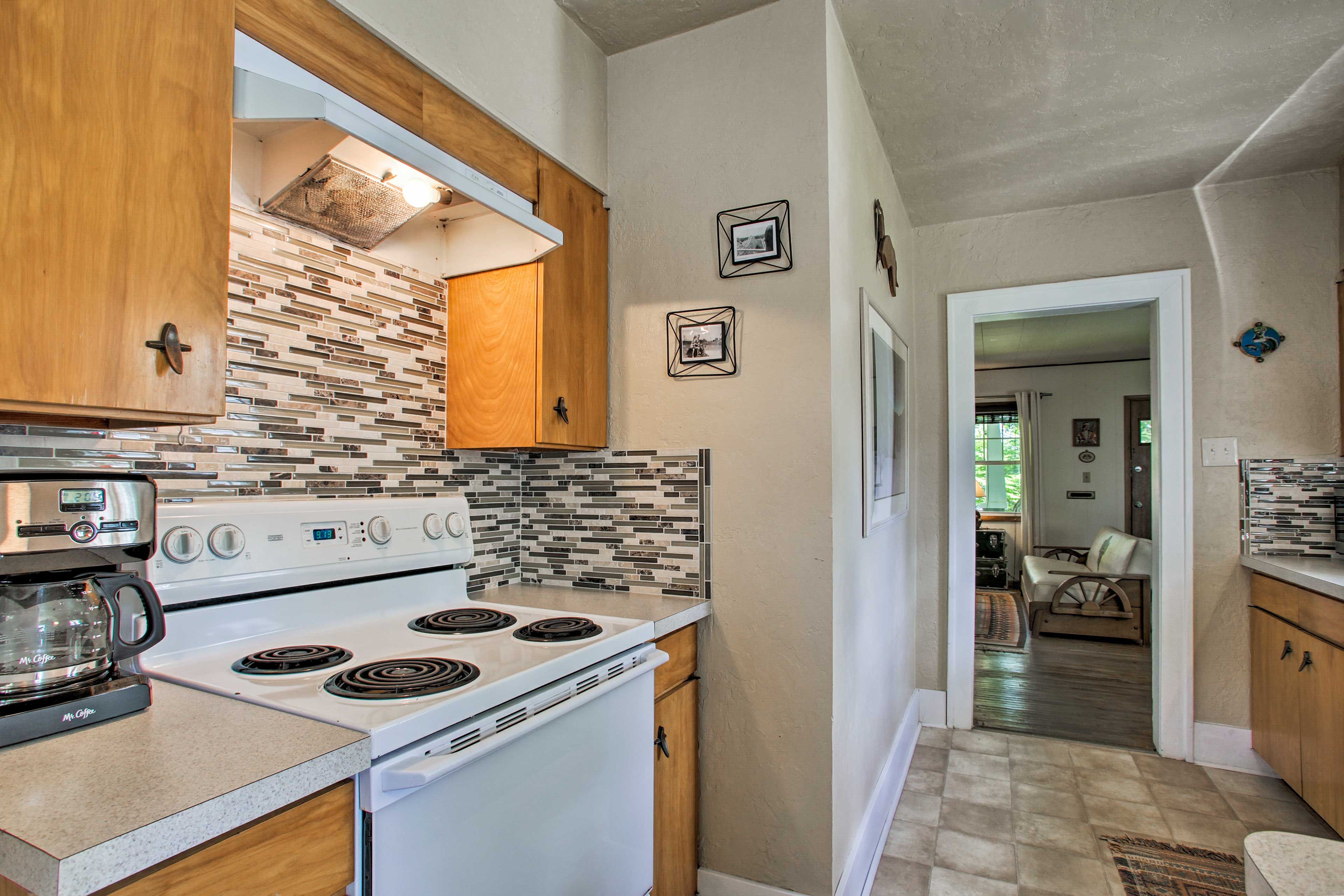 Just steps from the front room, you will find yourself in the kitchen.