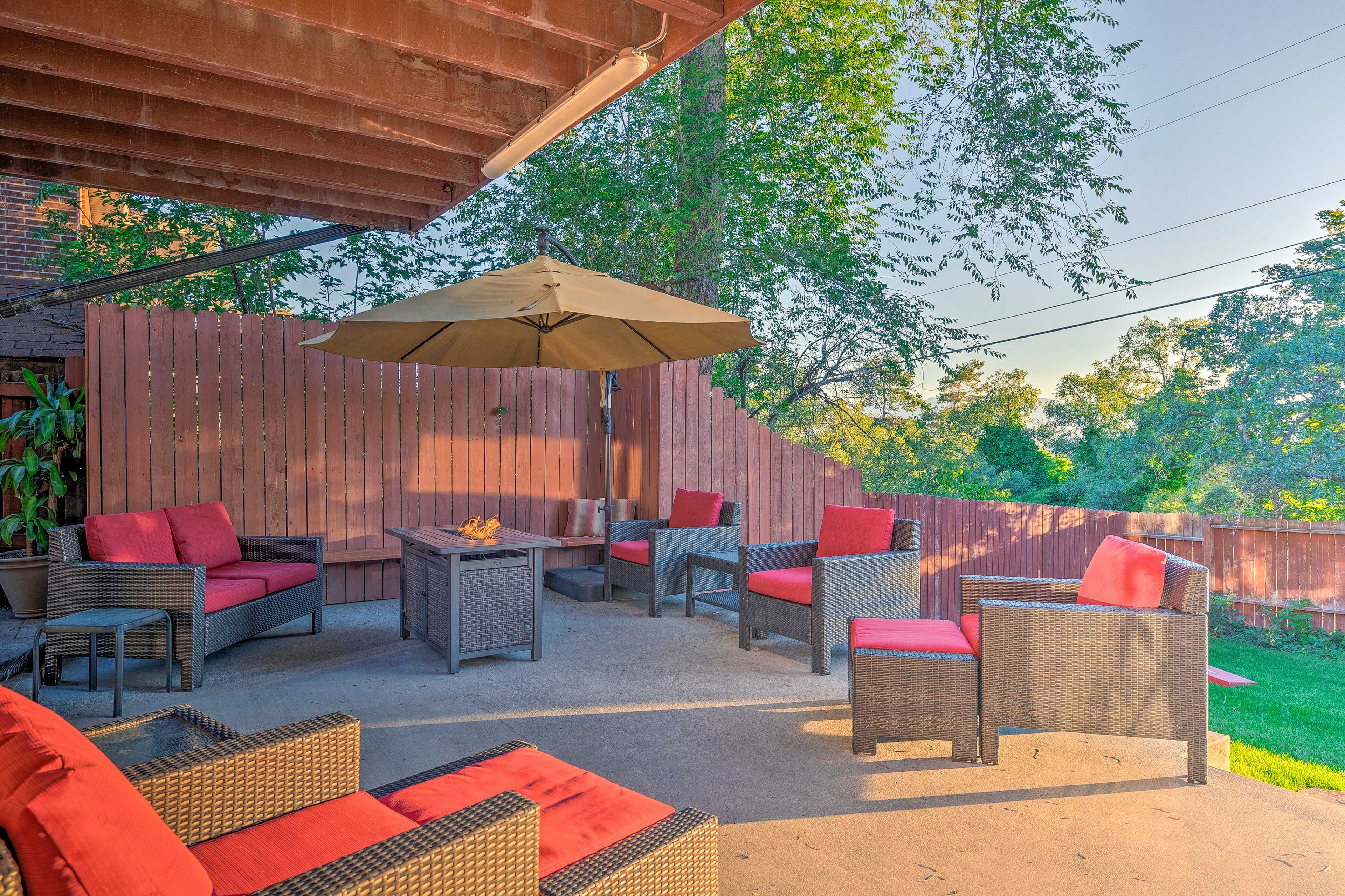 Private Patio | Gas Fire Pit | Gas Grill