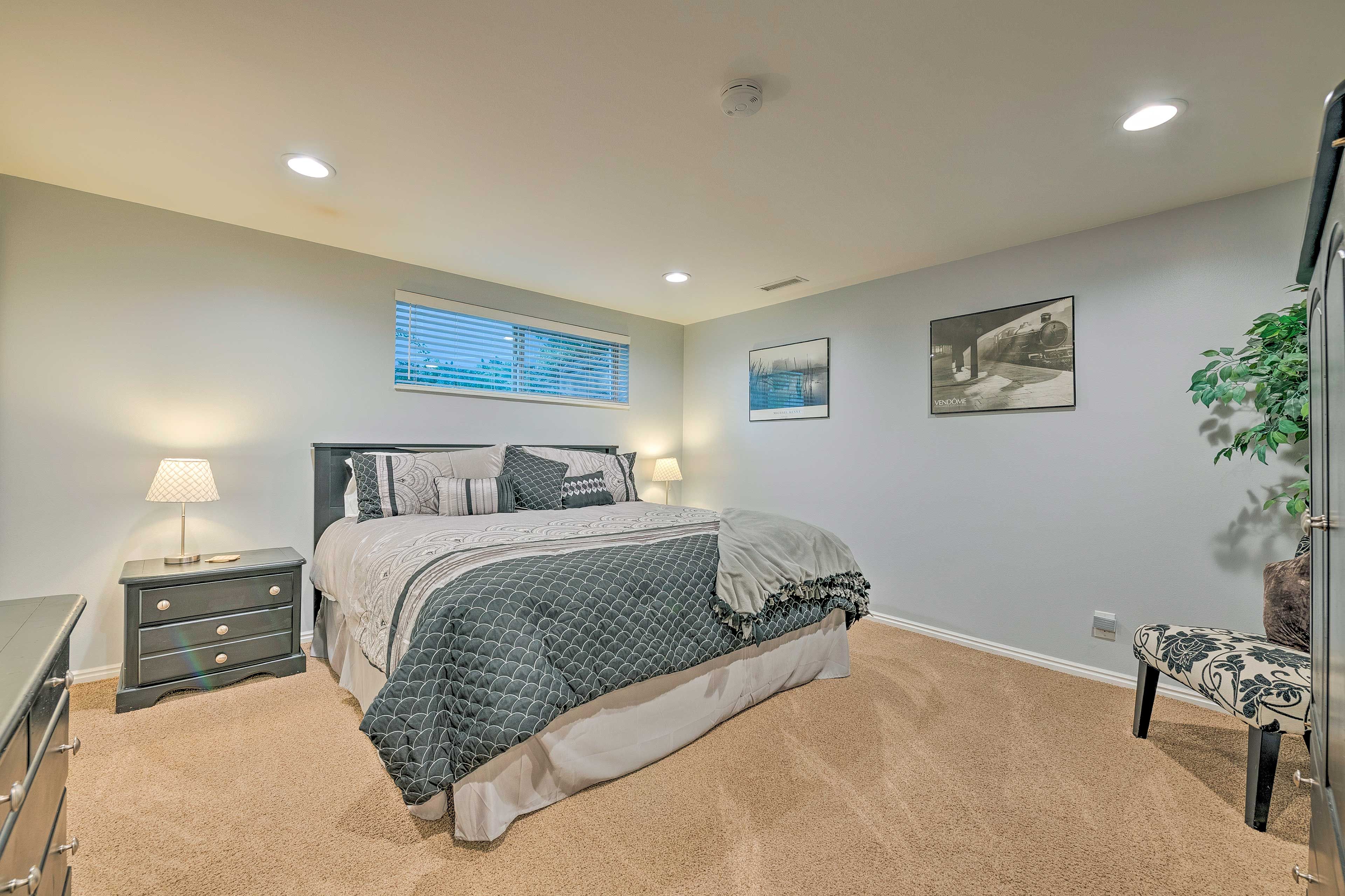 Bedroom 1 | King Bed