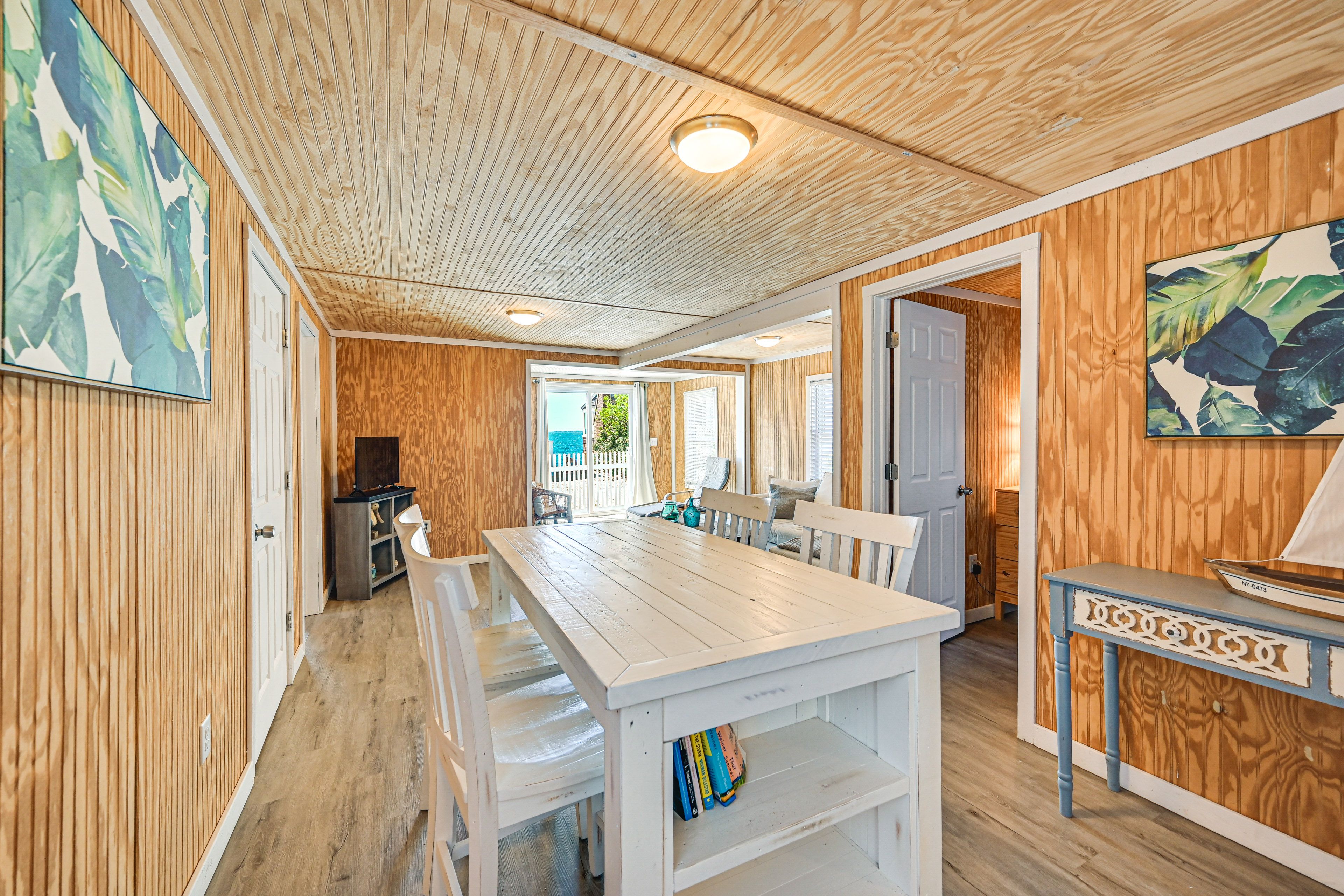 Dining Area | Dishware & Flatware Provided